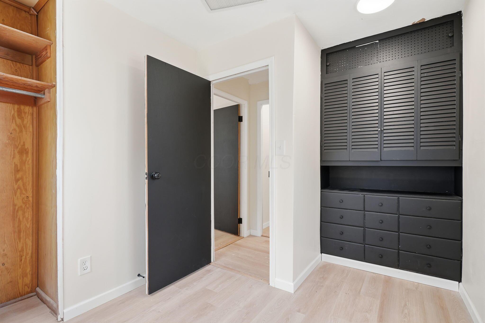 1074 S James Road Property Photo 18