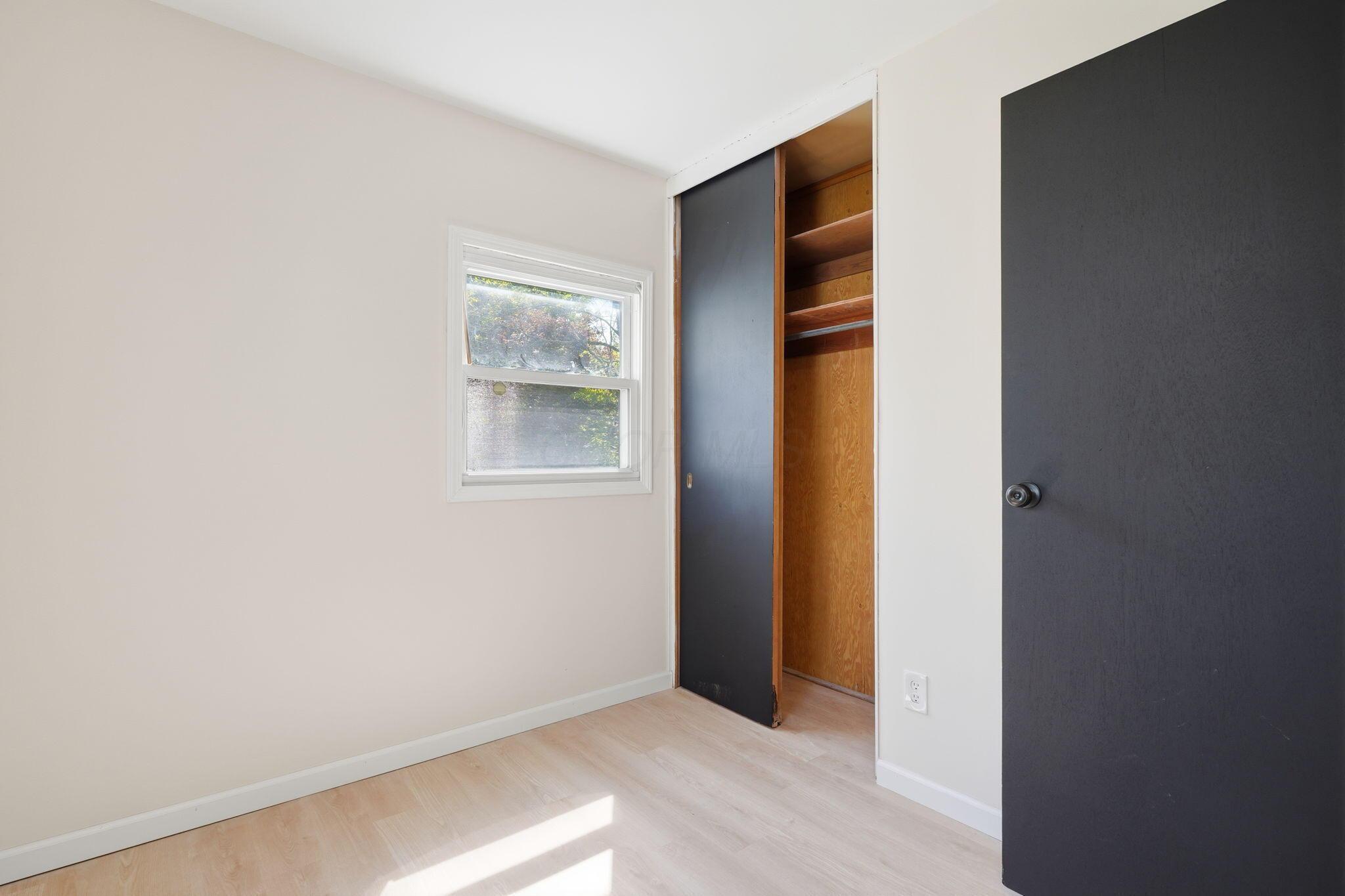1074 S James Road Property Photo 19