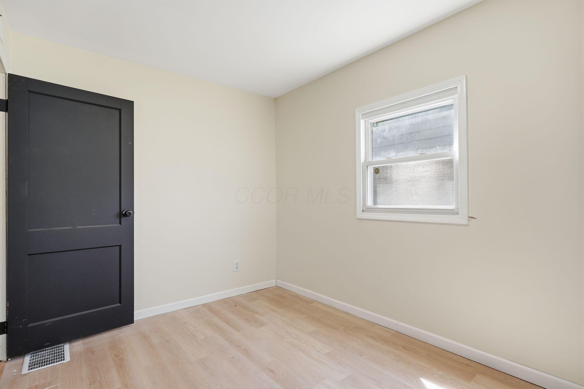 1074 S James Road Property Photo 25