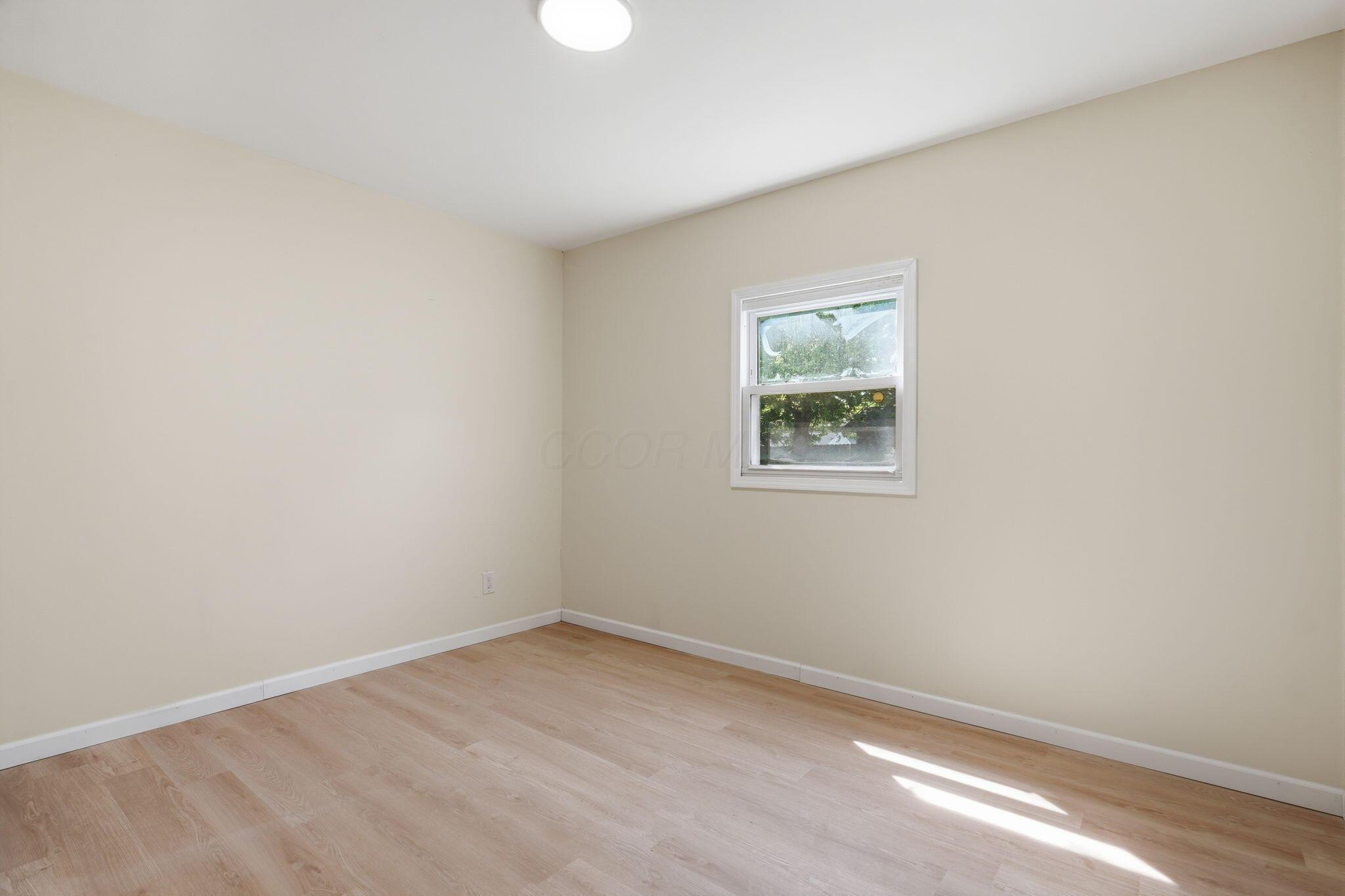 1074 S James Road Property Photo 26