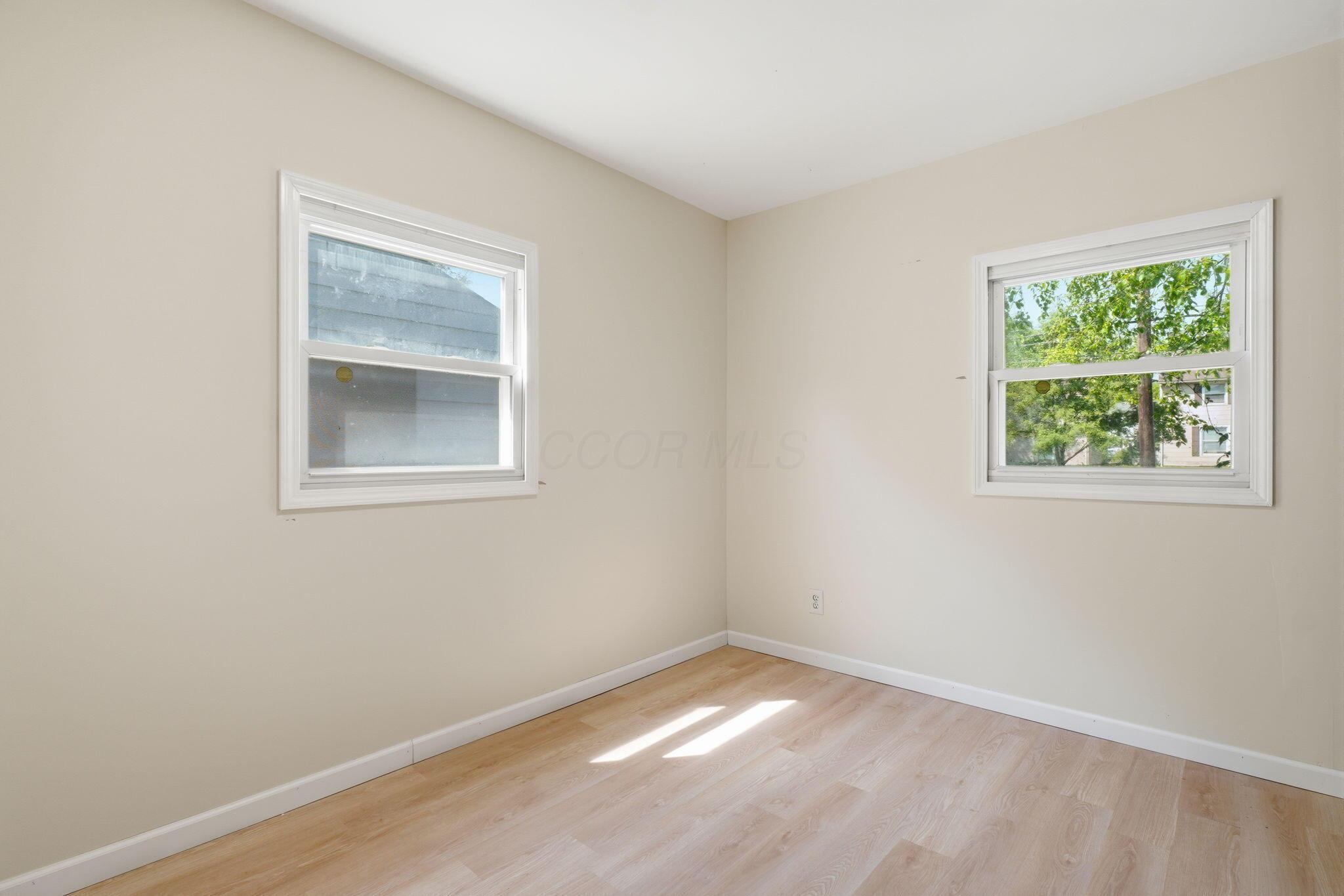 1074 S James Road Property Photo 27