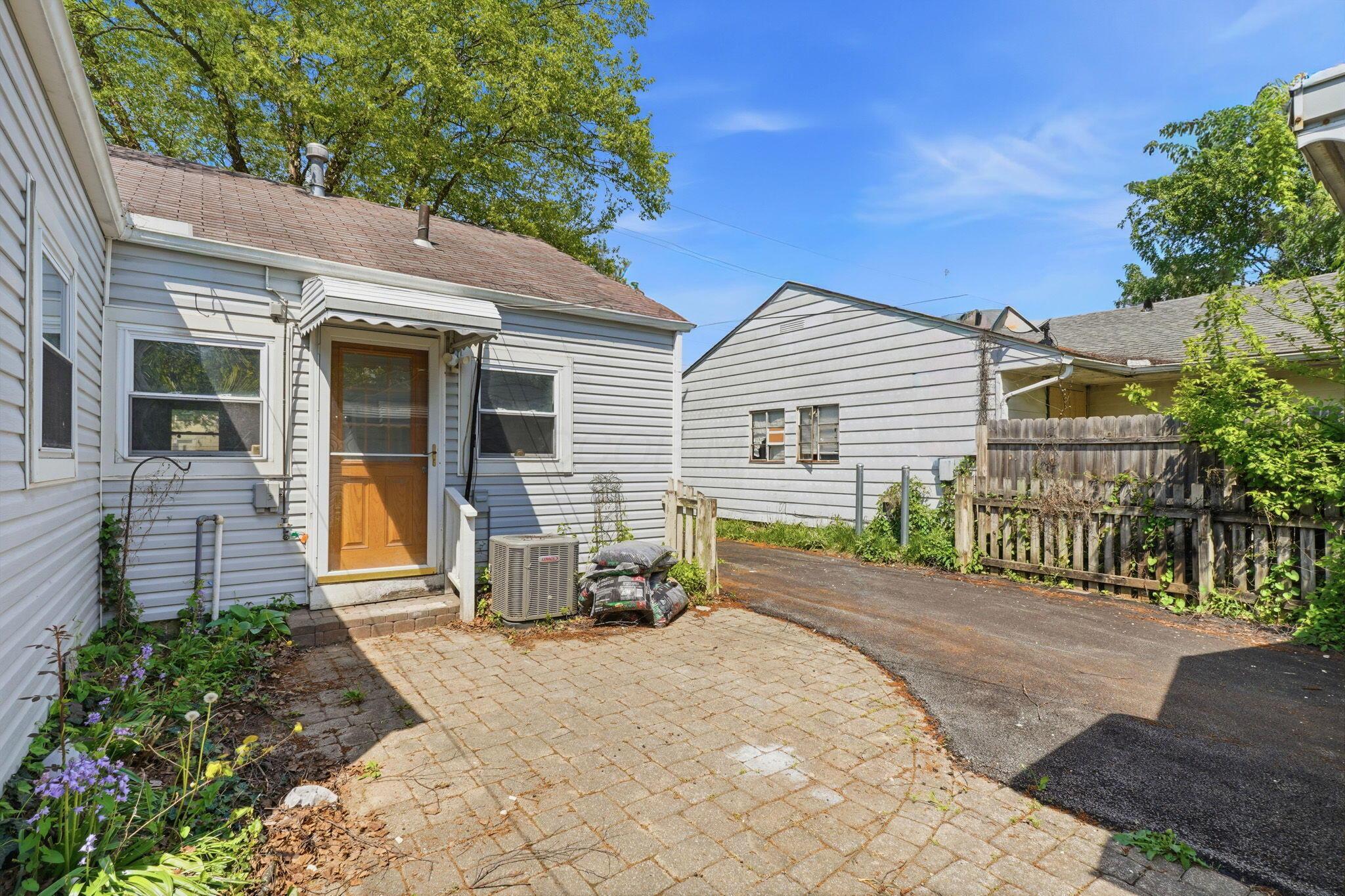1074 S James Road Property Photo 30