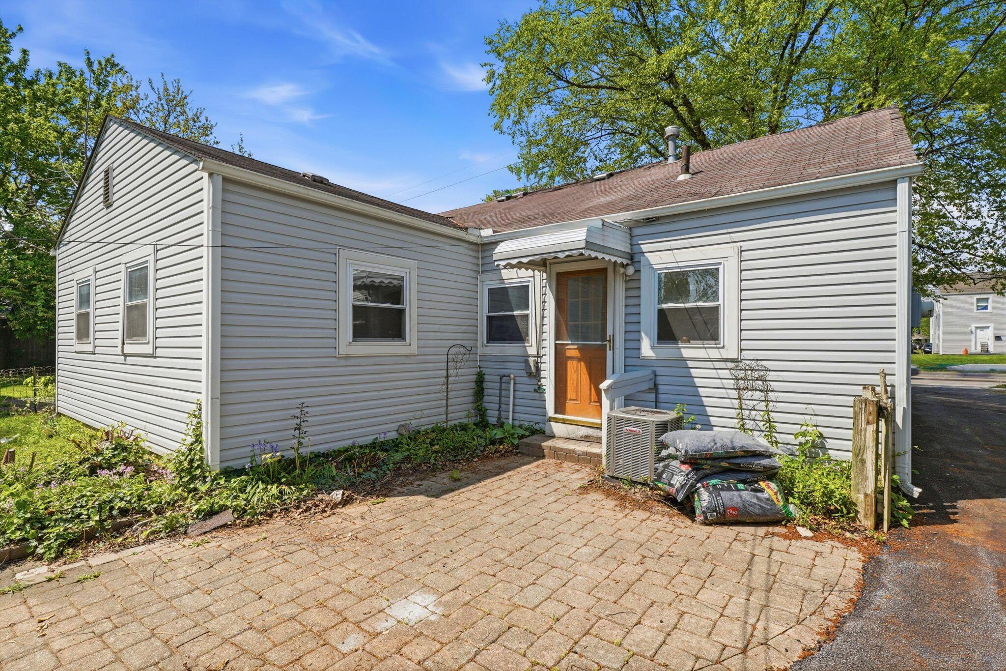 1074 S James Road Property Photo 31