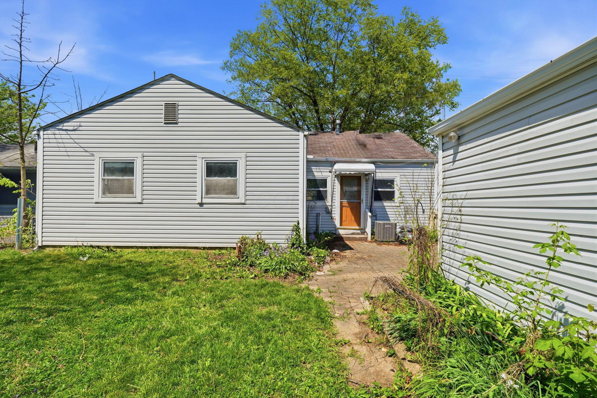 1074 S James Road Property Photo 32