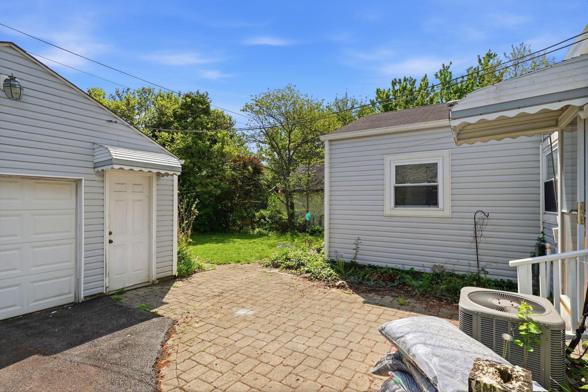 1074 S James Road Property Photo 33