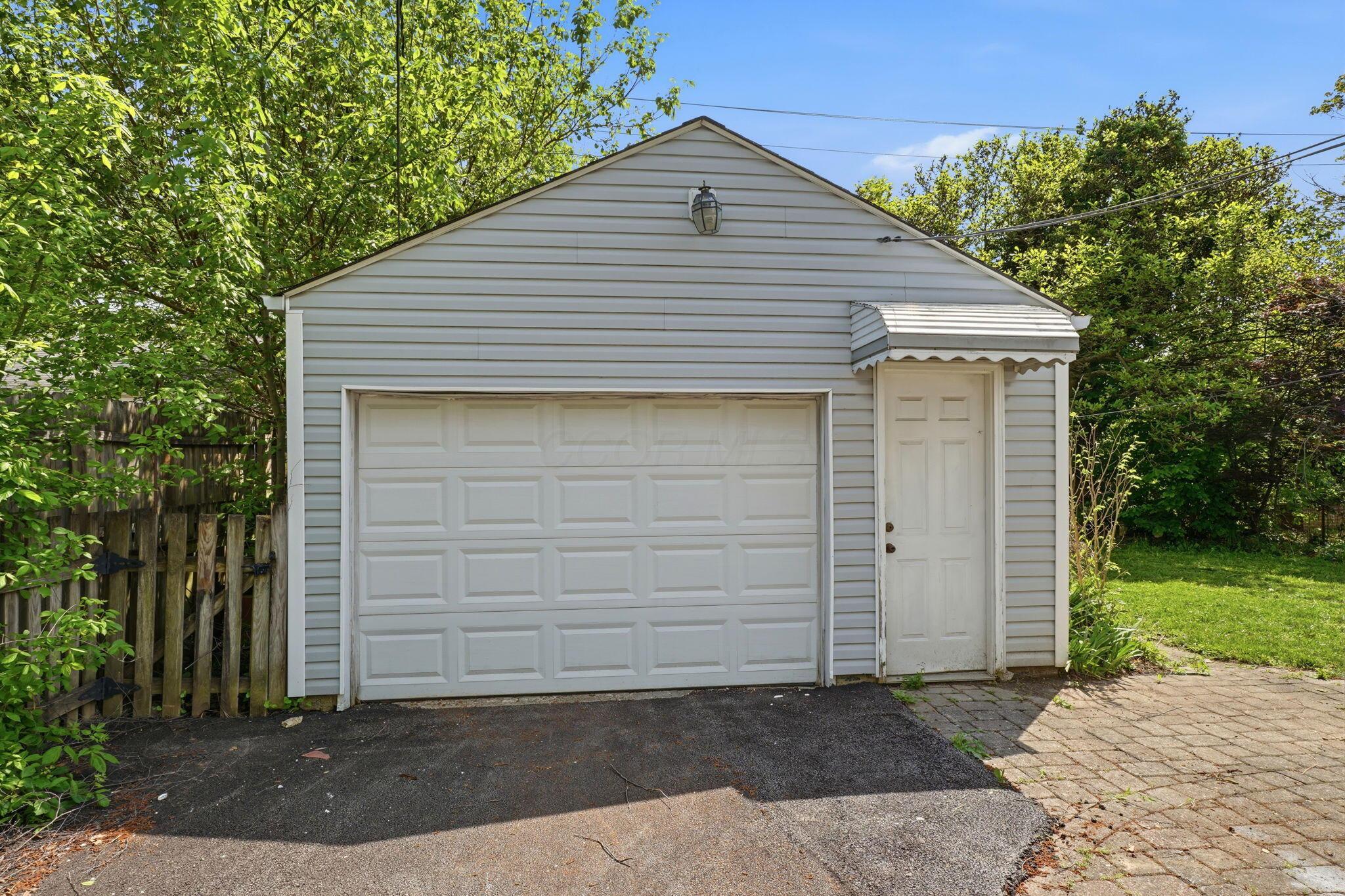 1074 S James Road Property Photo 34