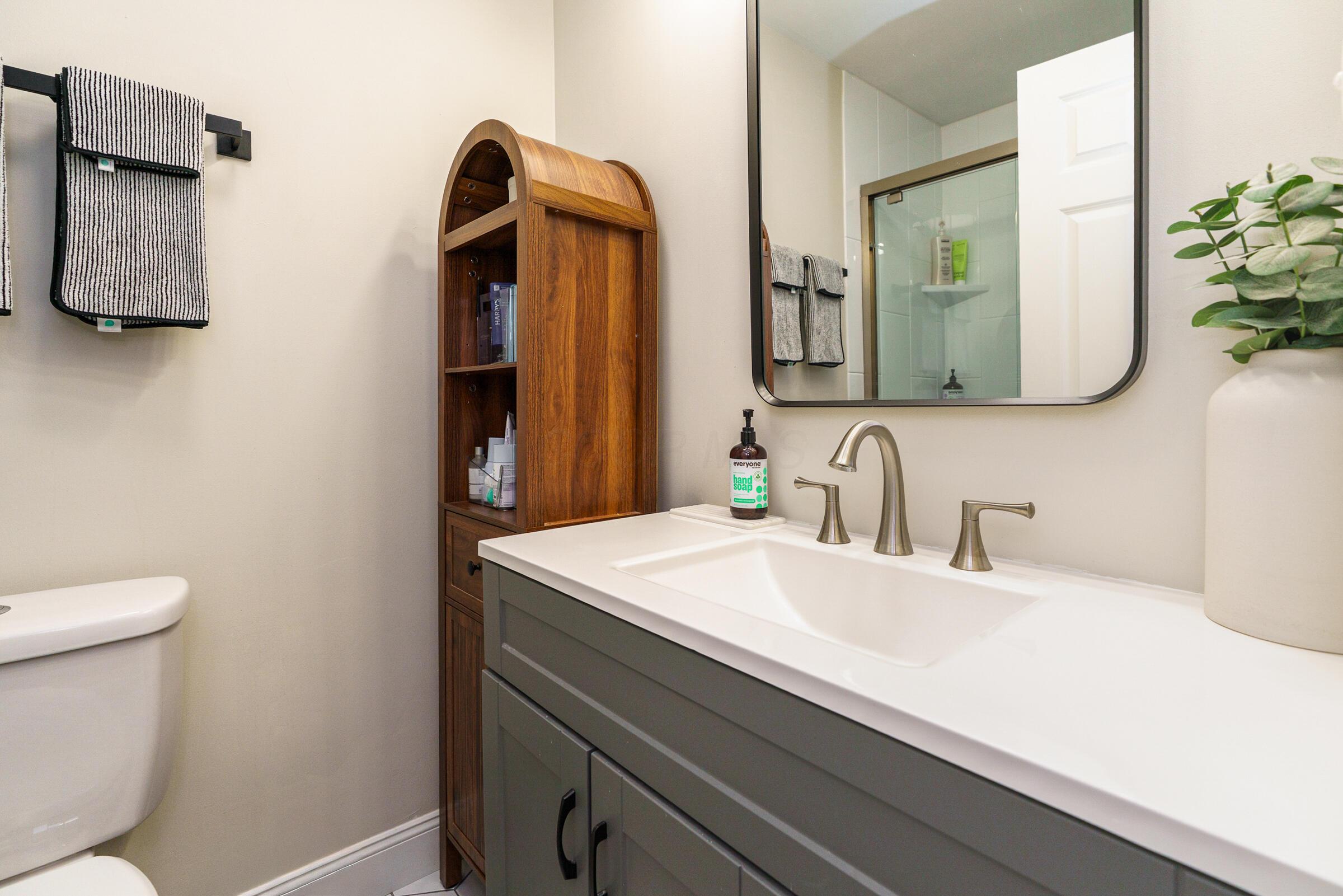 285 Lear Street, 4 Property Photo 14