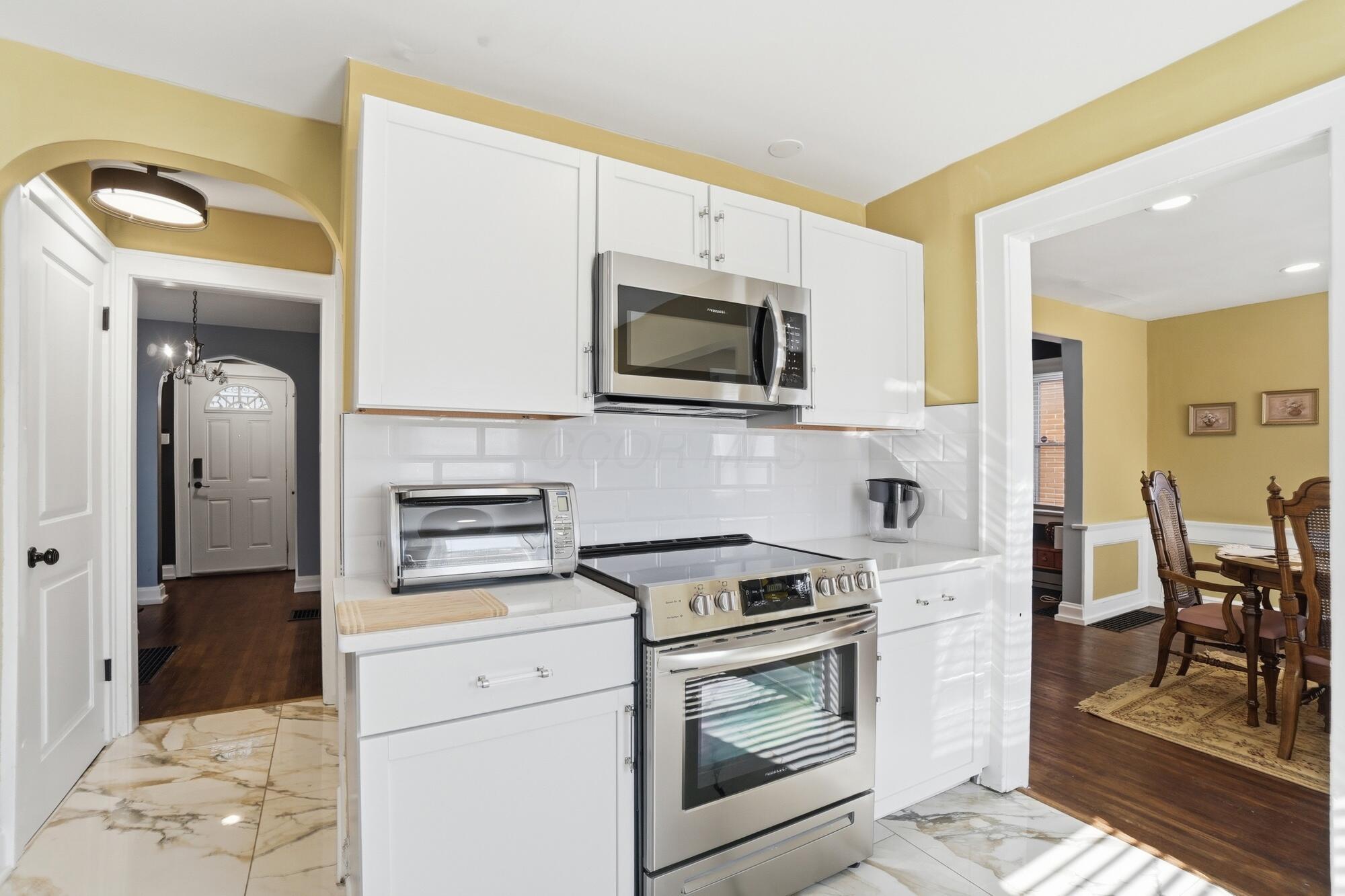 940 Kelton Avenue Property Photo 14