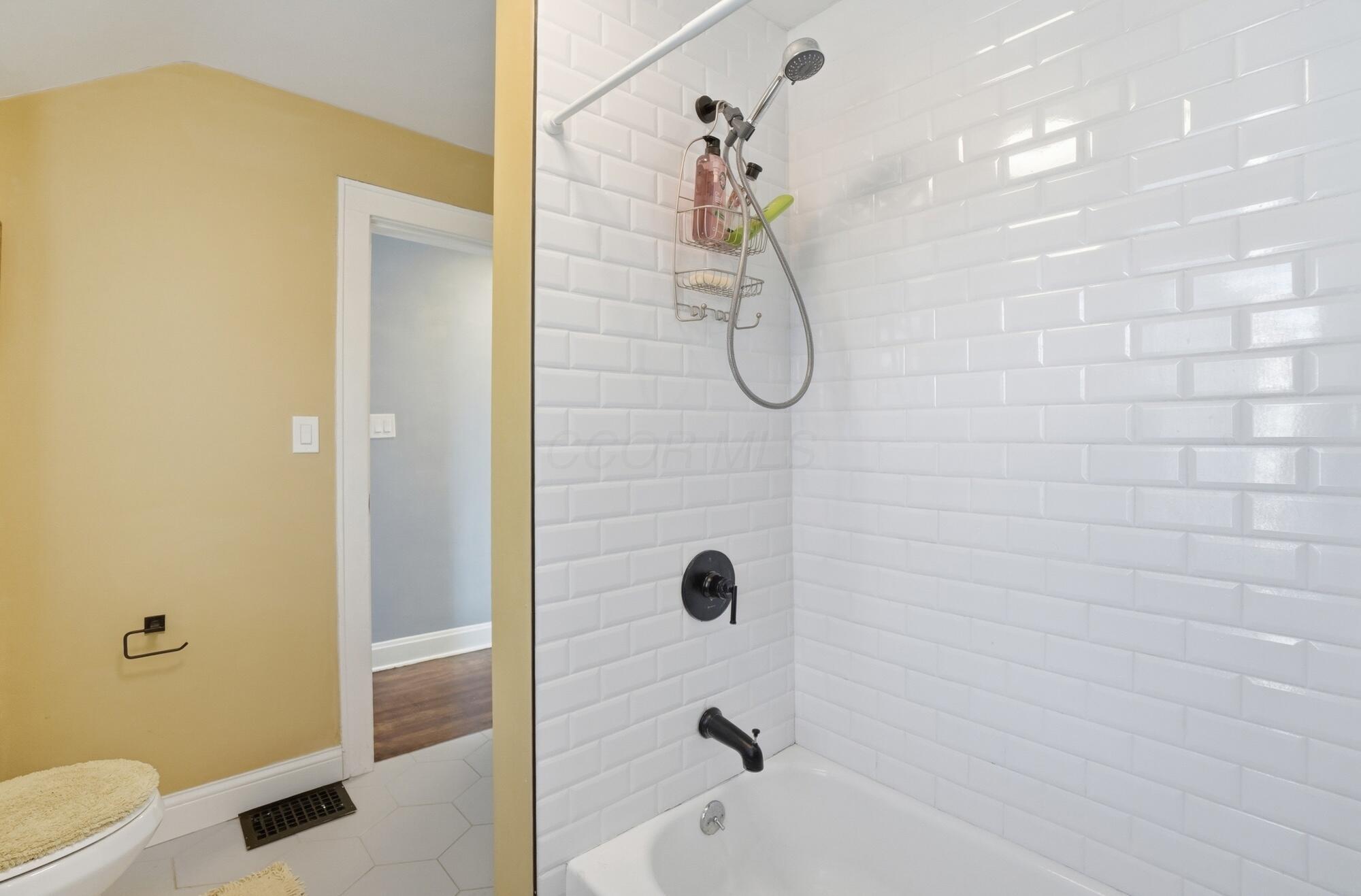 940 Kelton Avenue Property Photo 23