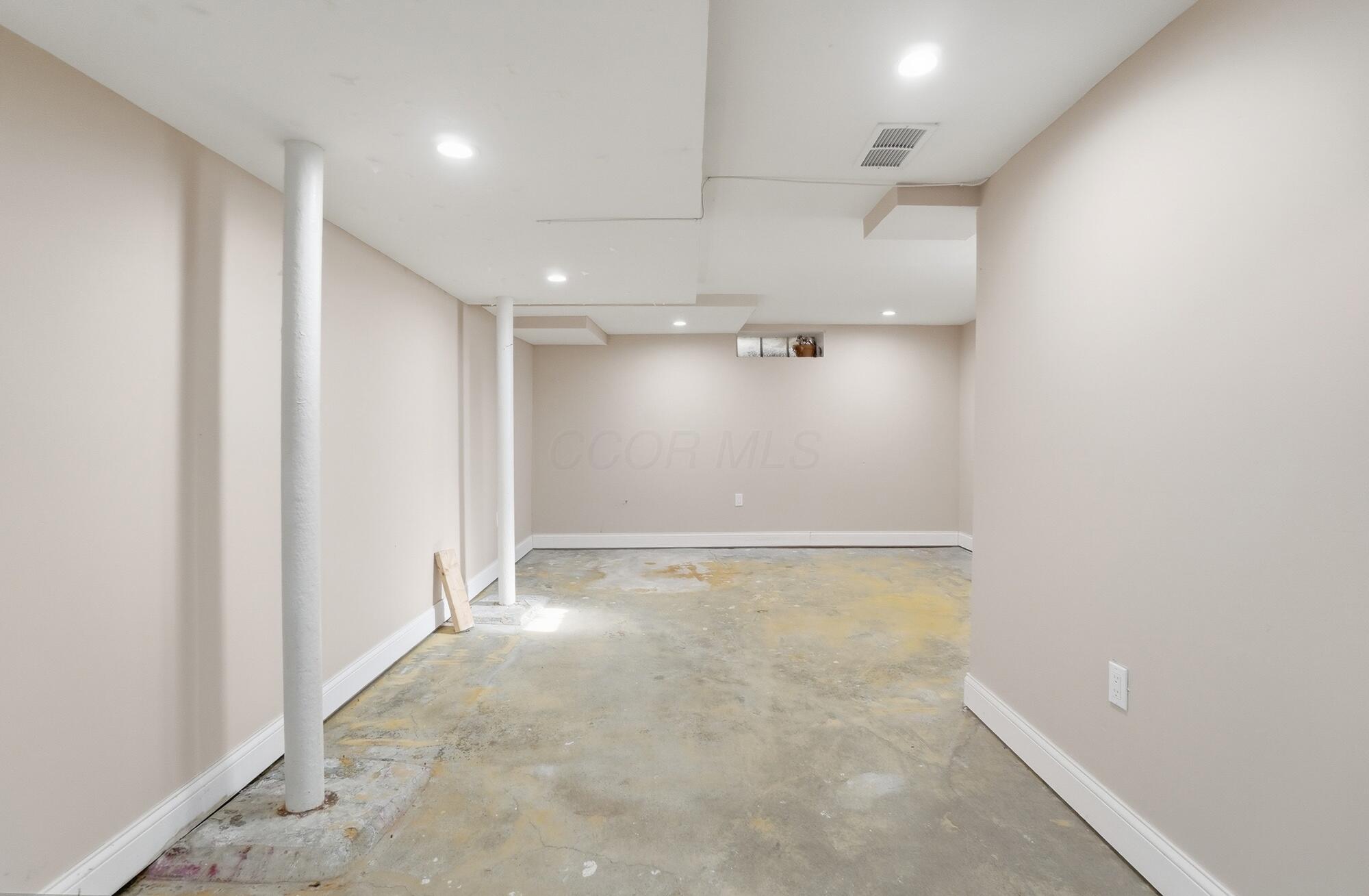 940 Kelton Avenue Property Photo 33