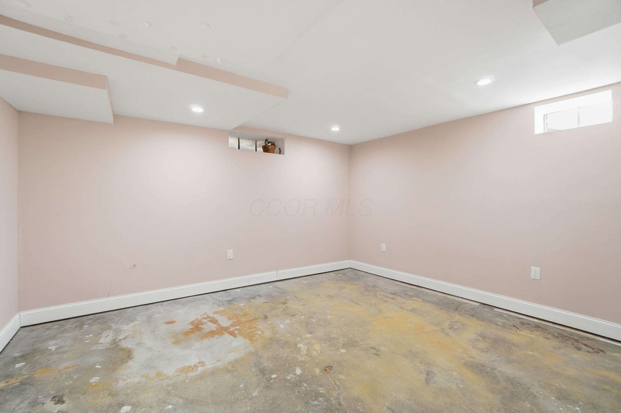 940 Kelton Avenue Property Photo 34