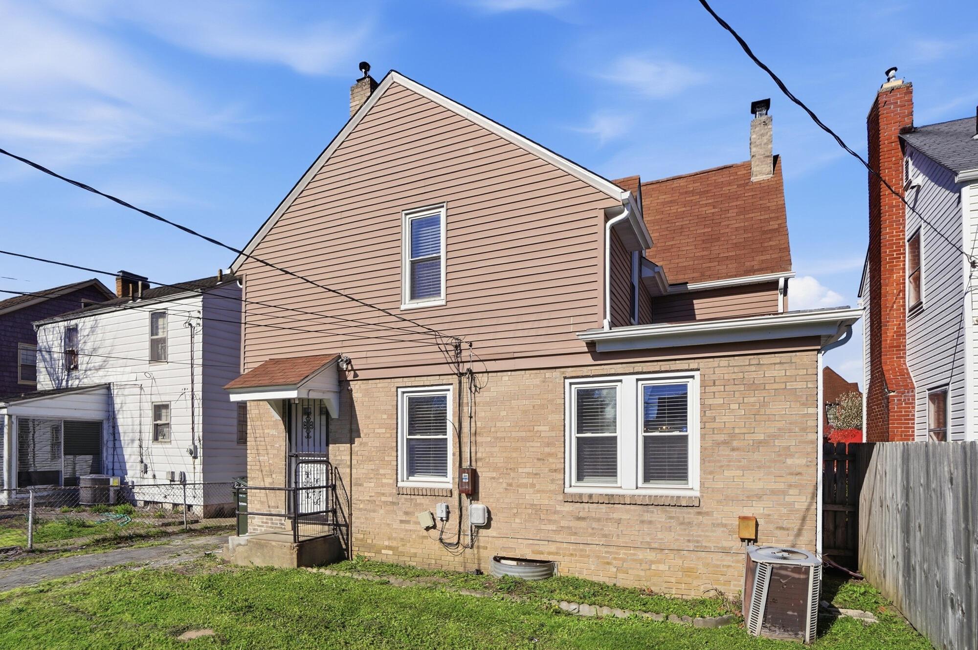 940 Kelton Avenue Property Photo 37