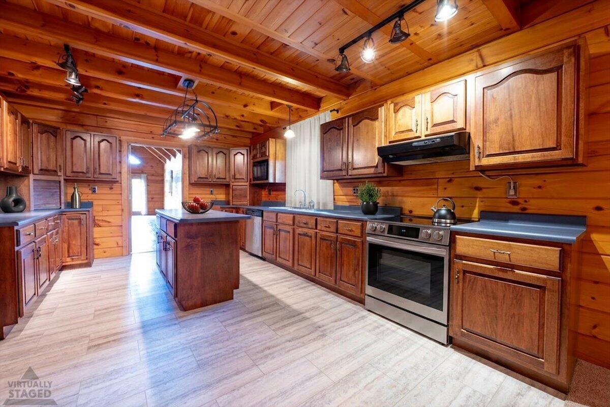 2241 Brier Road Property Photo 16