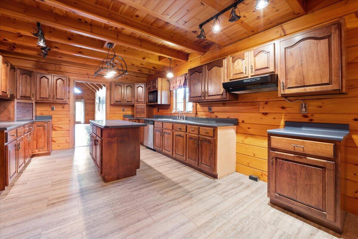 2241 Brier Road Property Photo 17