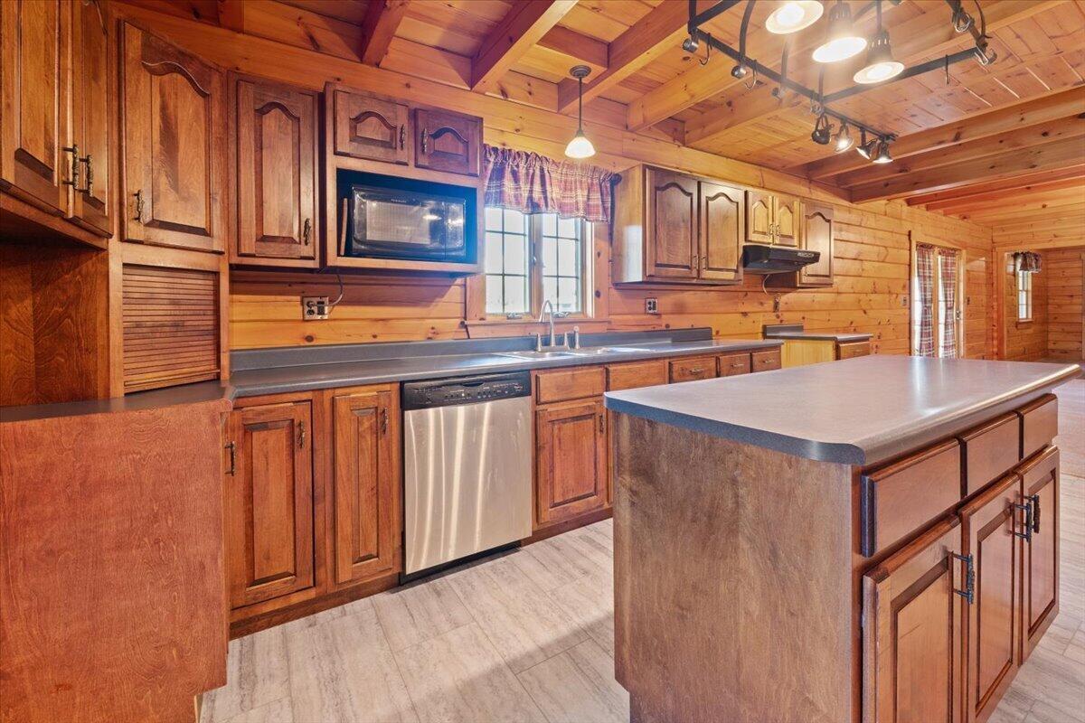 2241 Brier Road Property Photo 18