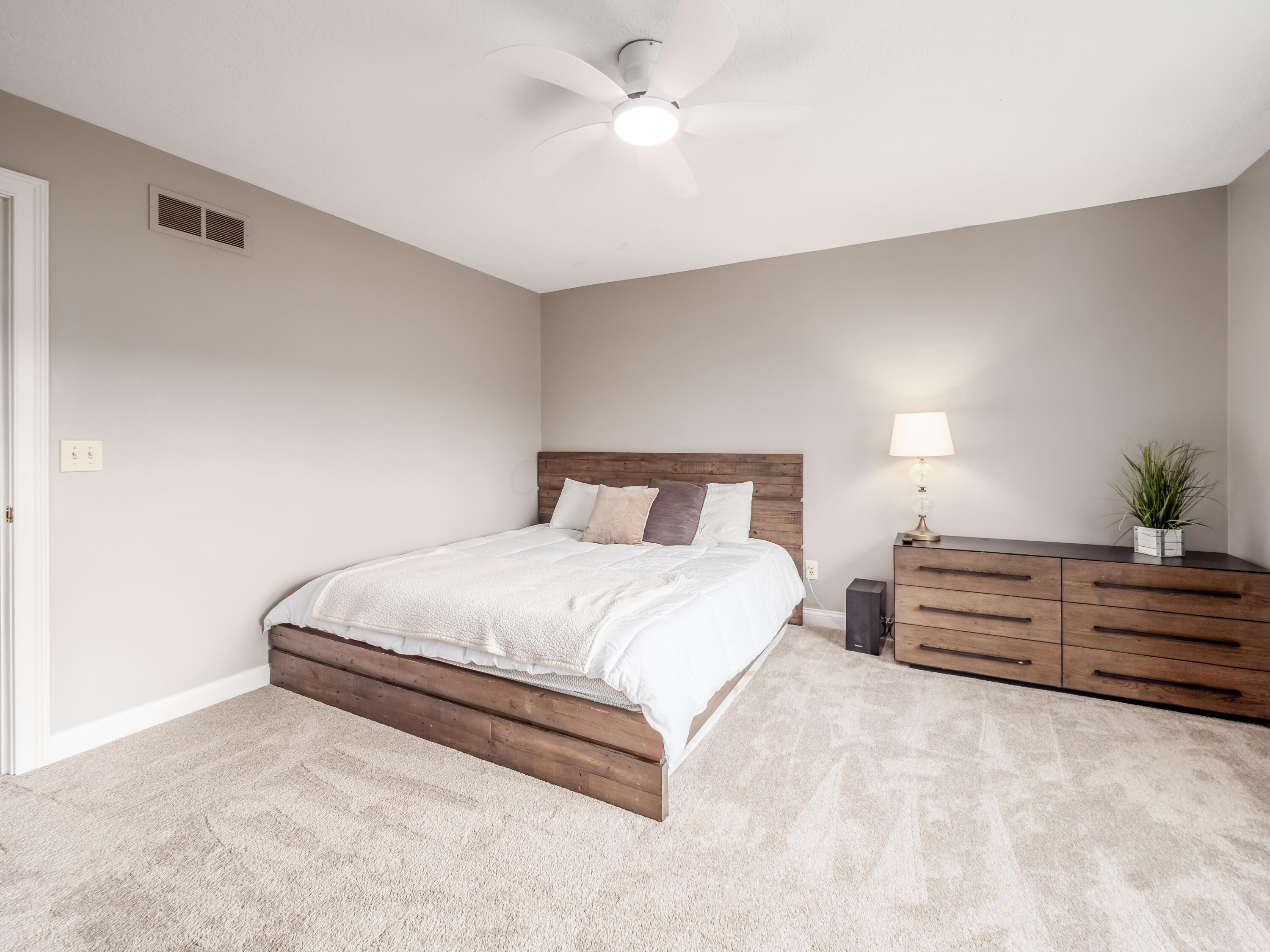 5695 Medallion Drive E Property Photo 45