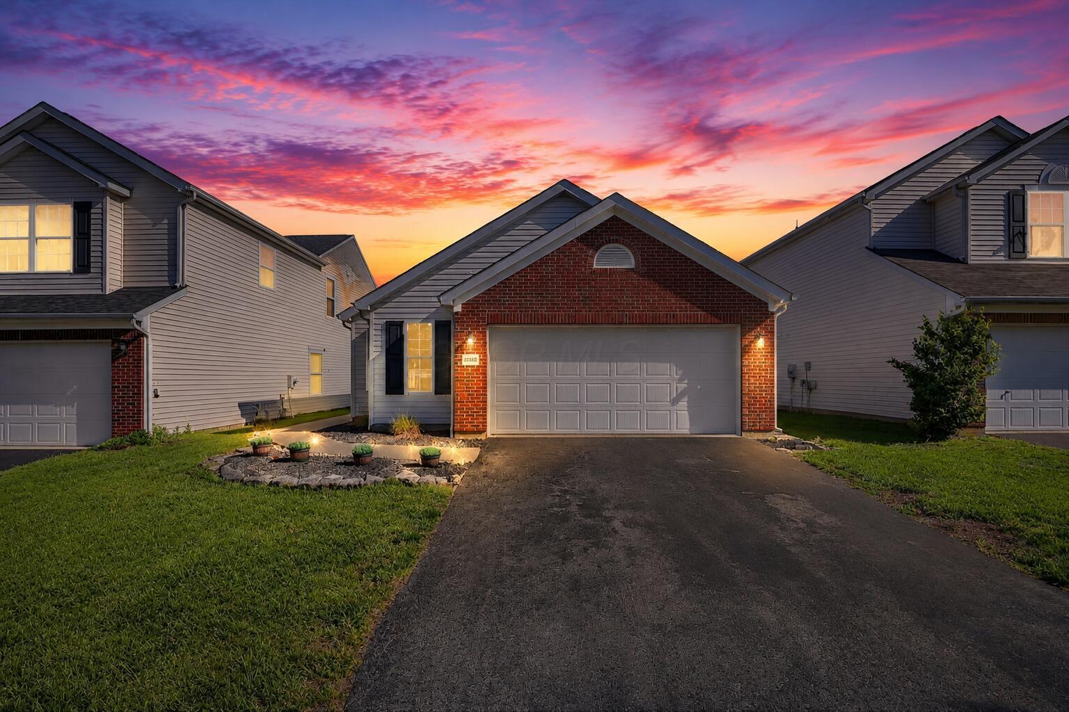 6880 Riding Trail Drive Property Photo 1