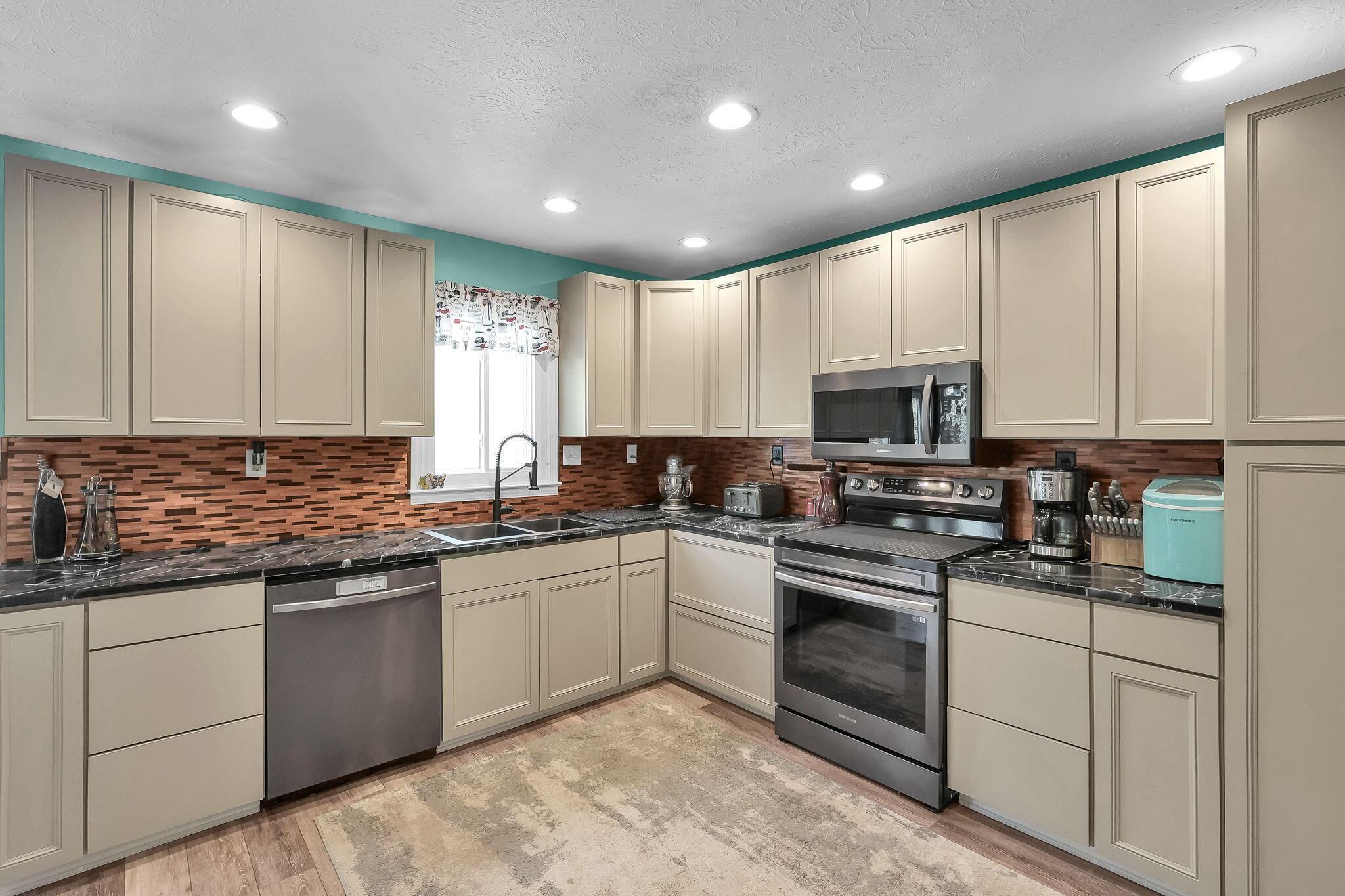 34 Ledgewood Drive Property Photo 12