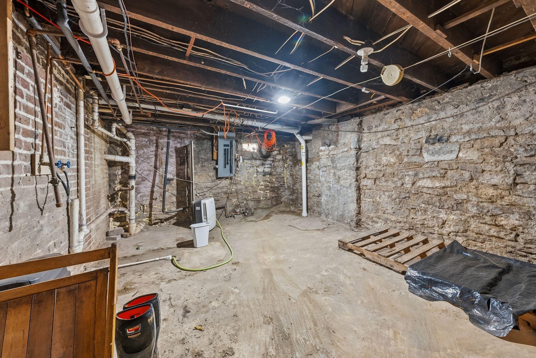 561 Wilson Avenue Property Photo 41
