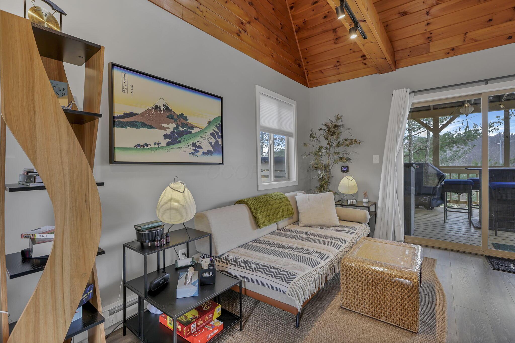 226012427 Property Photo 9