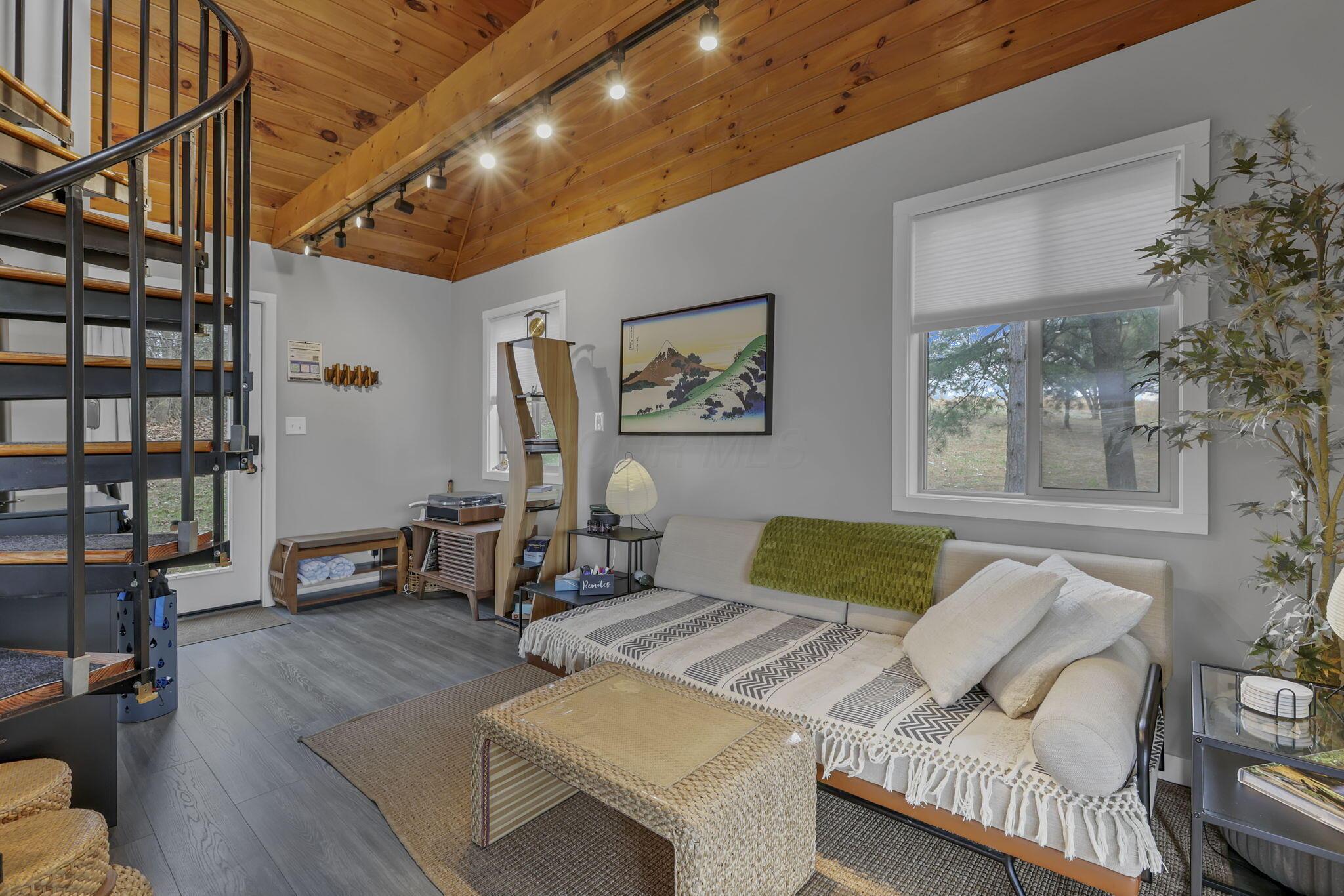 226012427 Property Photo 10