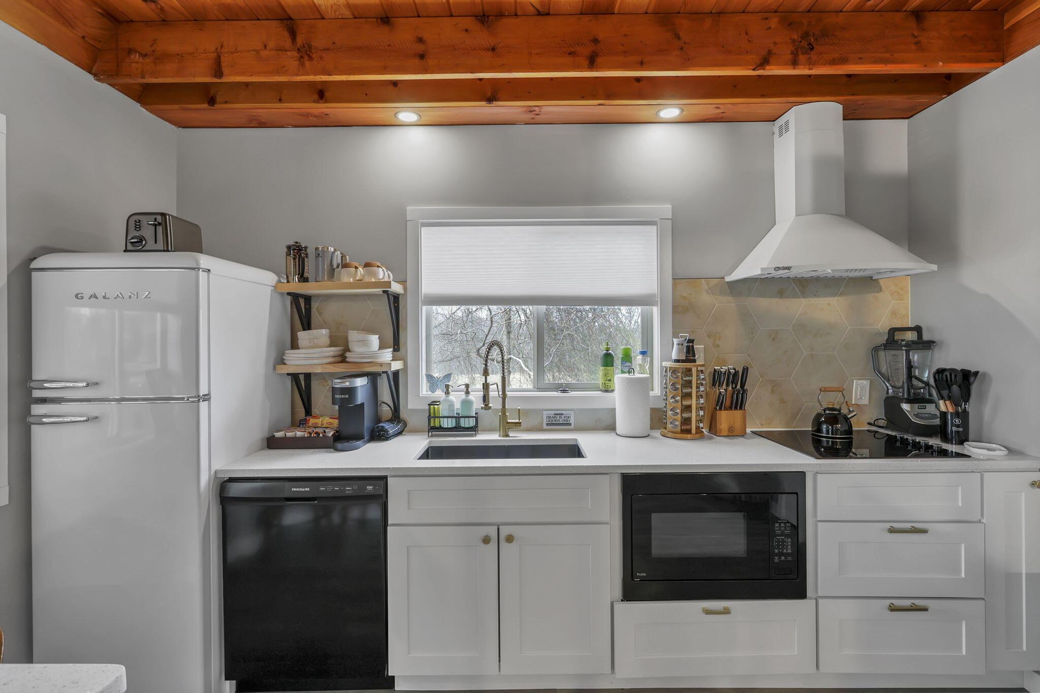 226012427 Property Photo 14