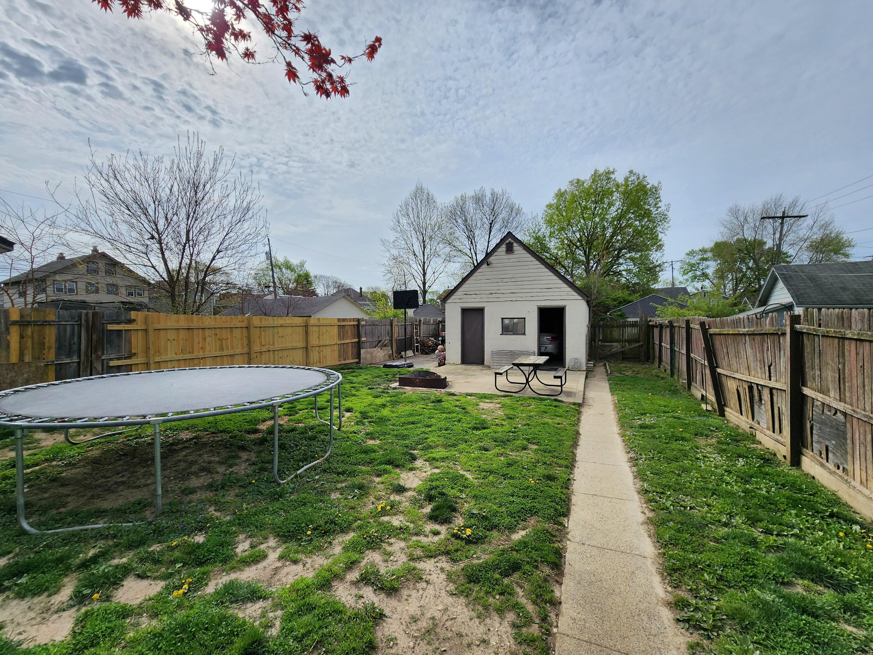 2739 Sutton Avenue Property Photo 3