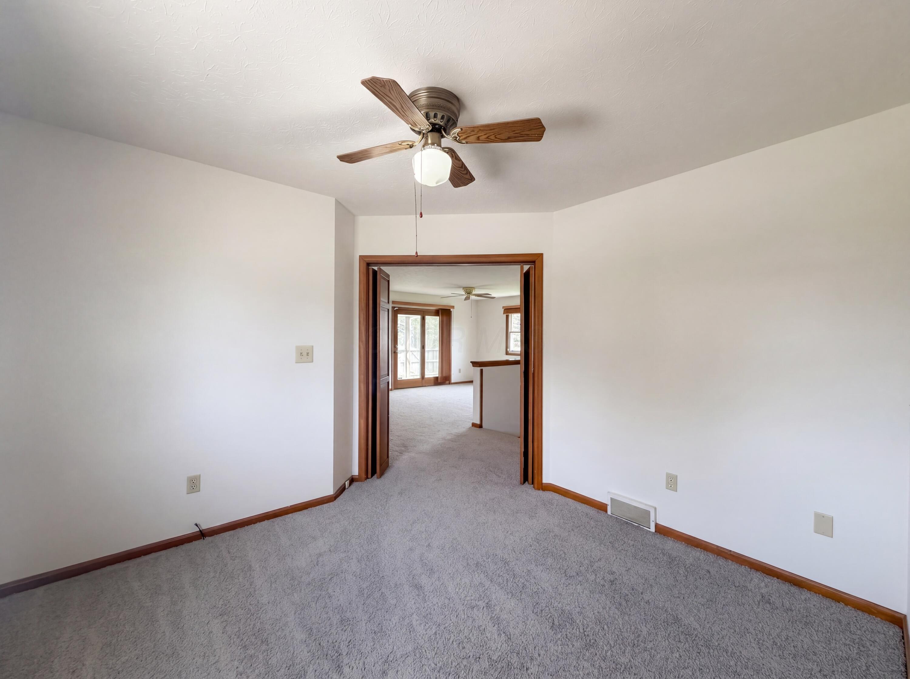 610 Executive Boulevard Property Photo 11