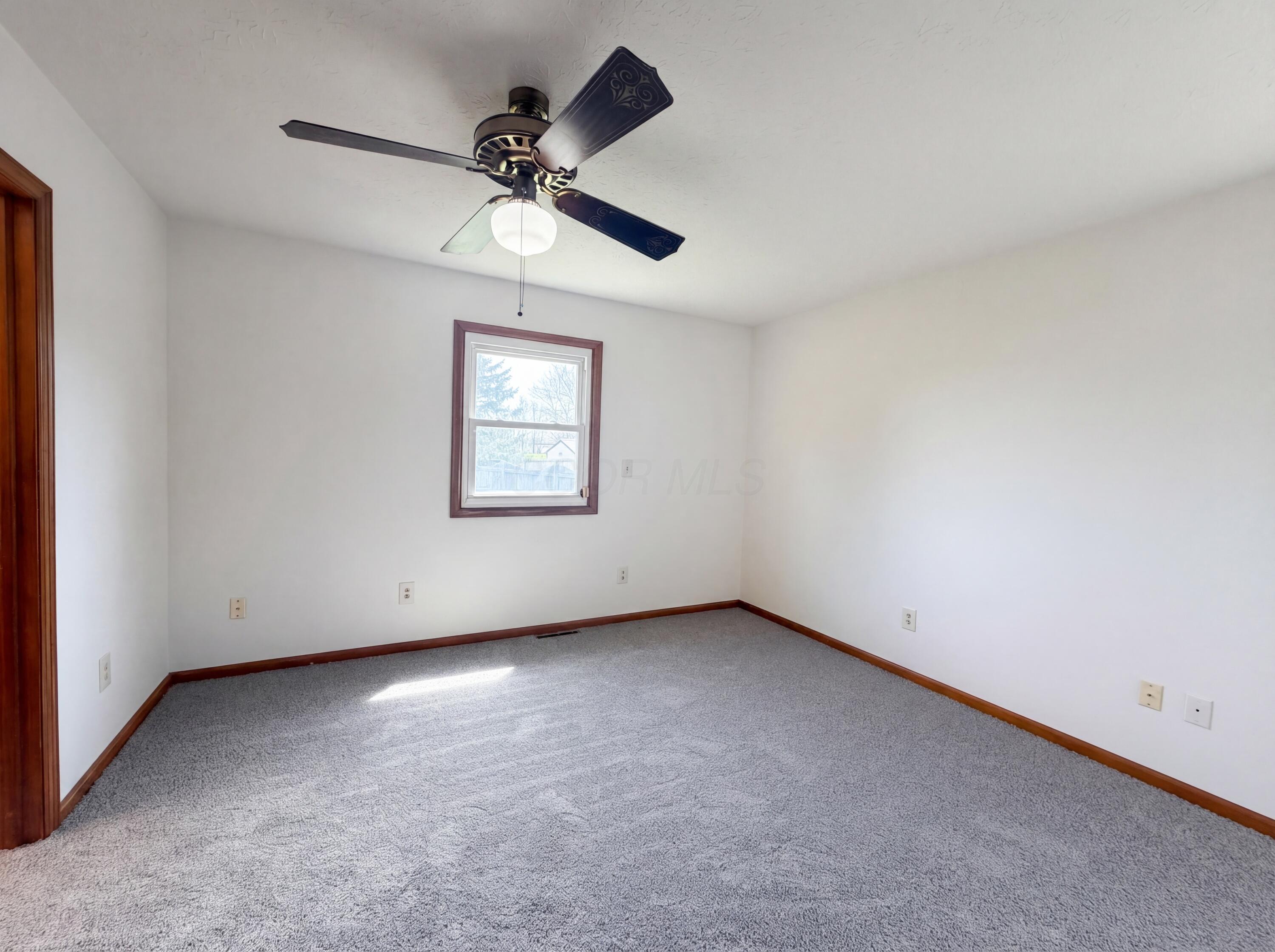 610 Executive Boulevard Property Photo 14
