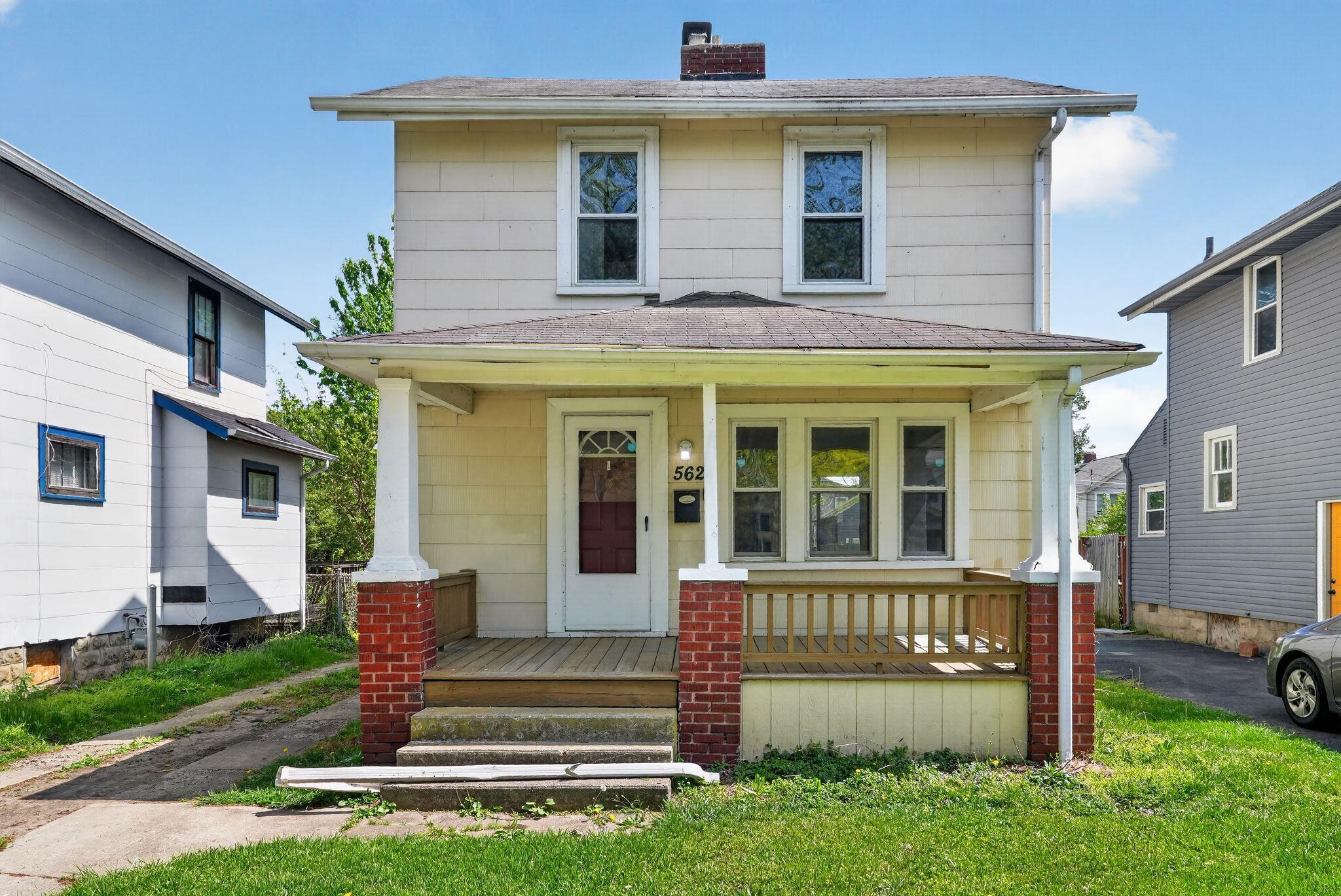 562 S Ogden Avenue Property Photo 1