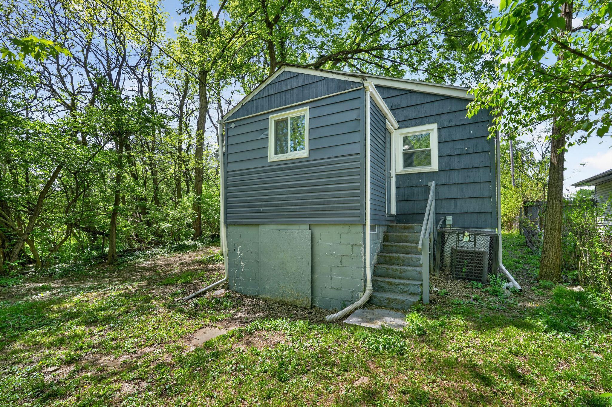 146 Wrexham Avenue Property Photo 3
