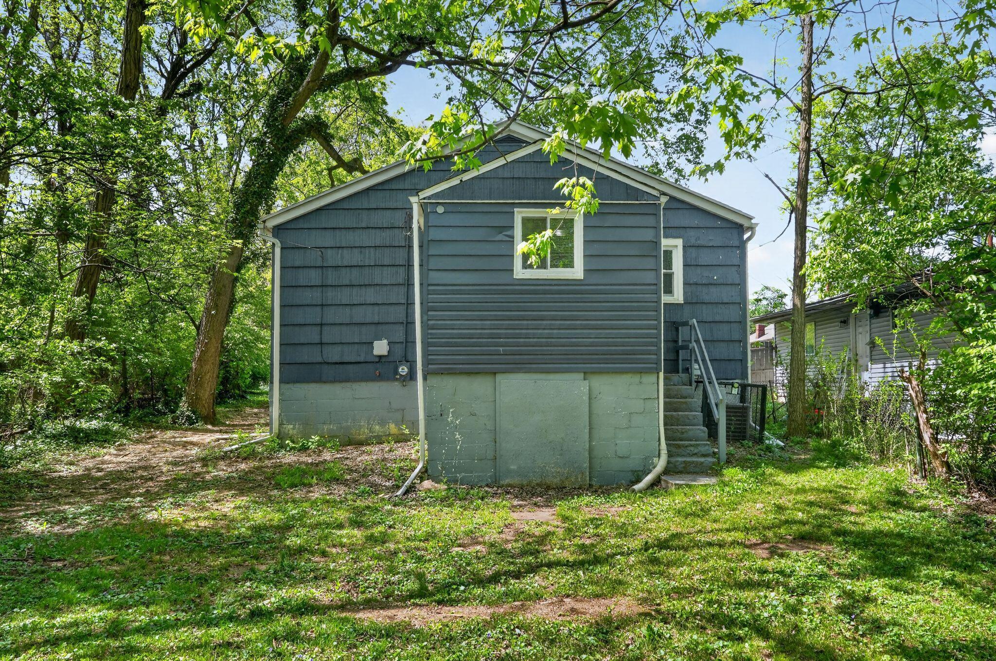 146 Wrexham Avenue Property Photo 4