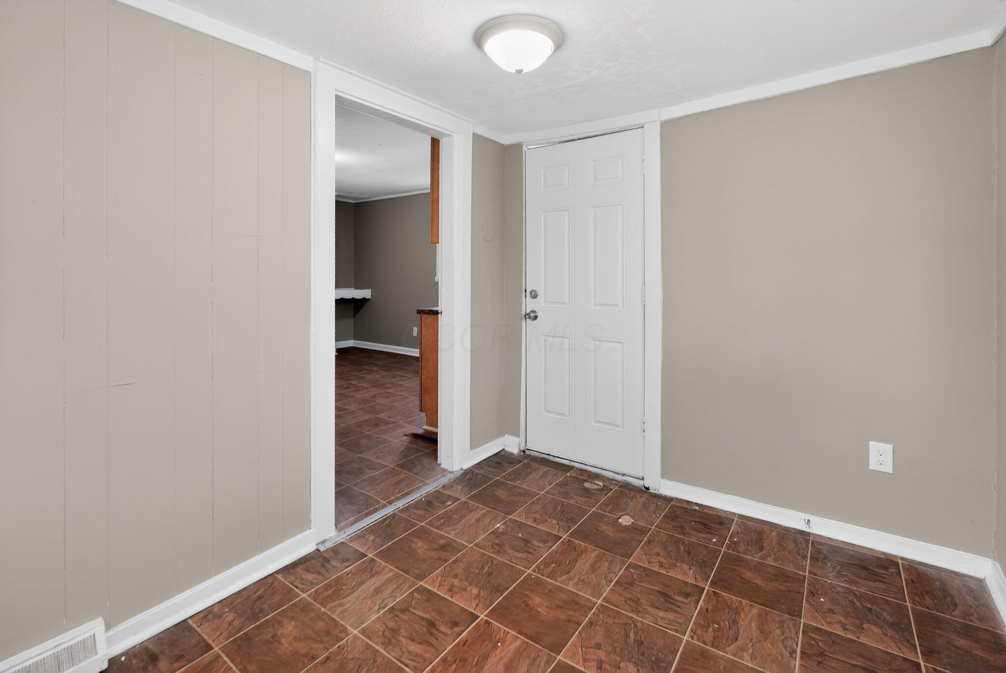 146 Wrexham Avenue Property Photo 8