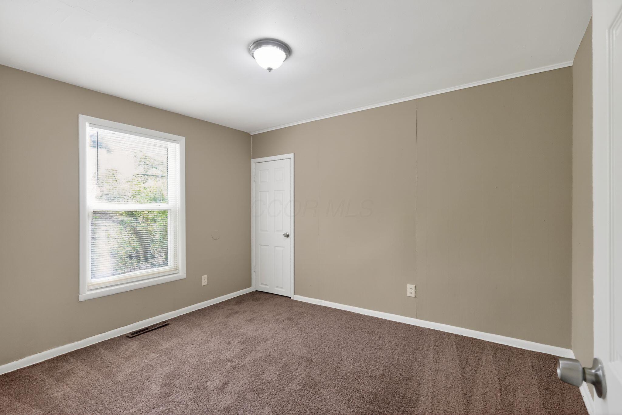 146 Wrexham Avenue Property Photo 10