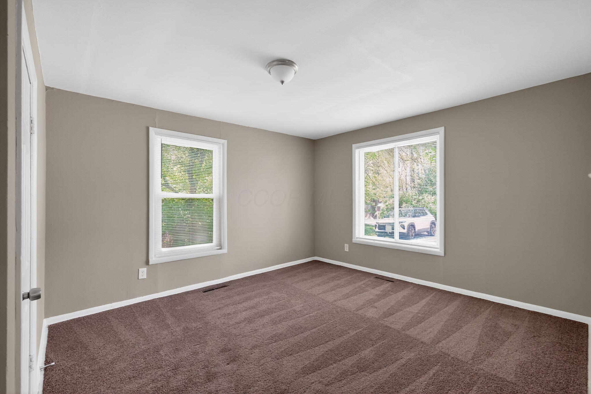 146 Wrexham Avenue Property Photo 12