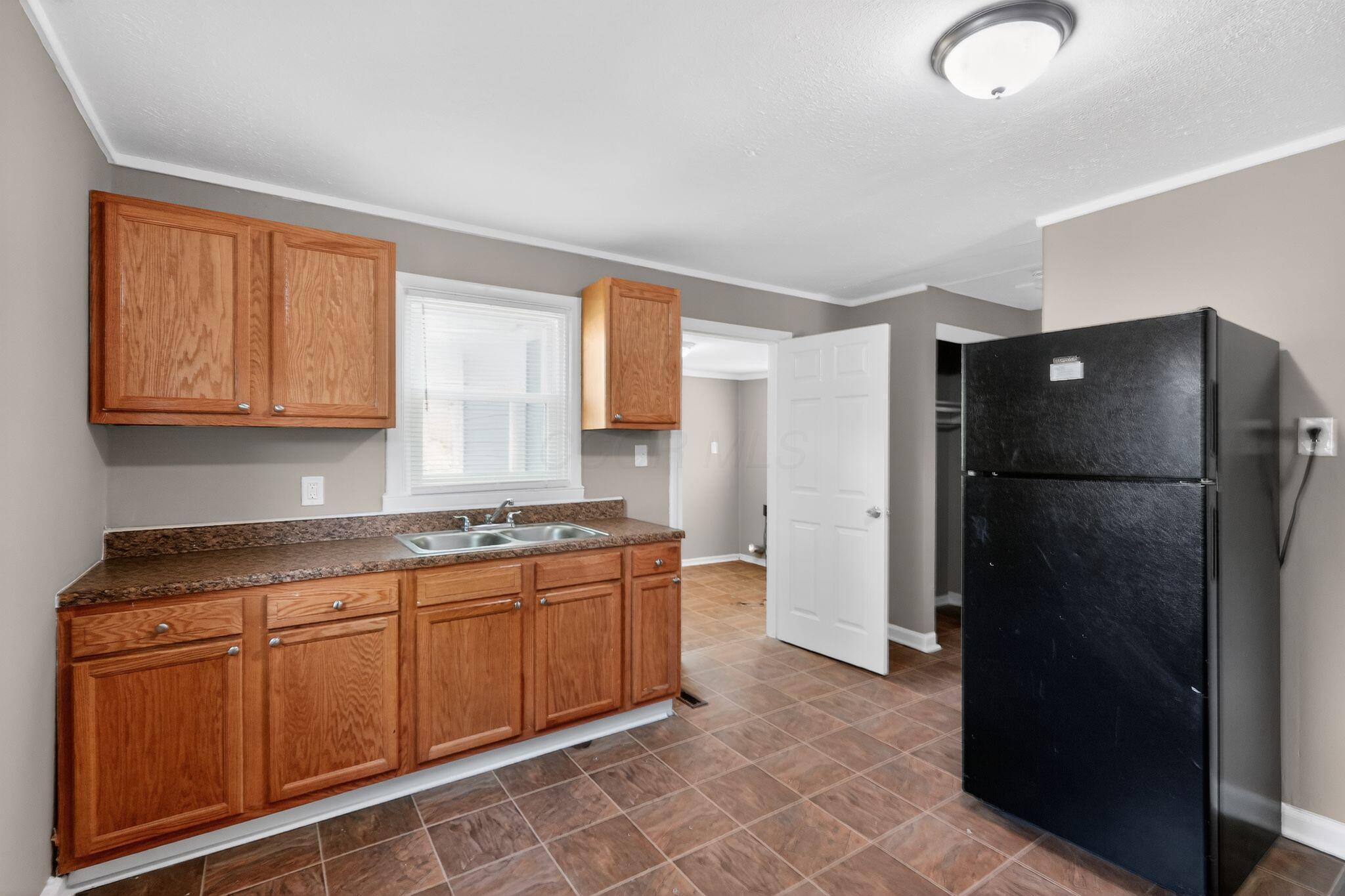 146 Wrexham Avenue Property Photo 14