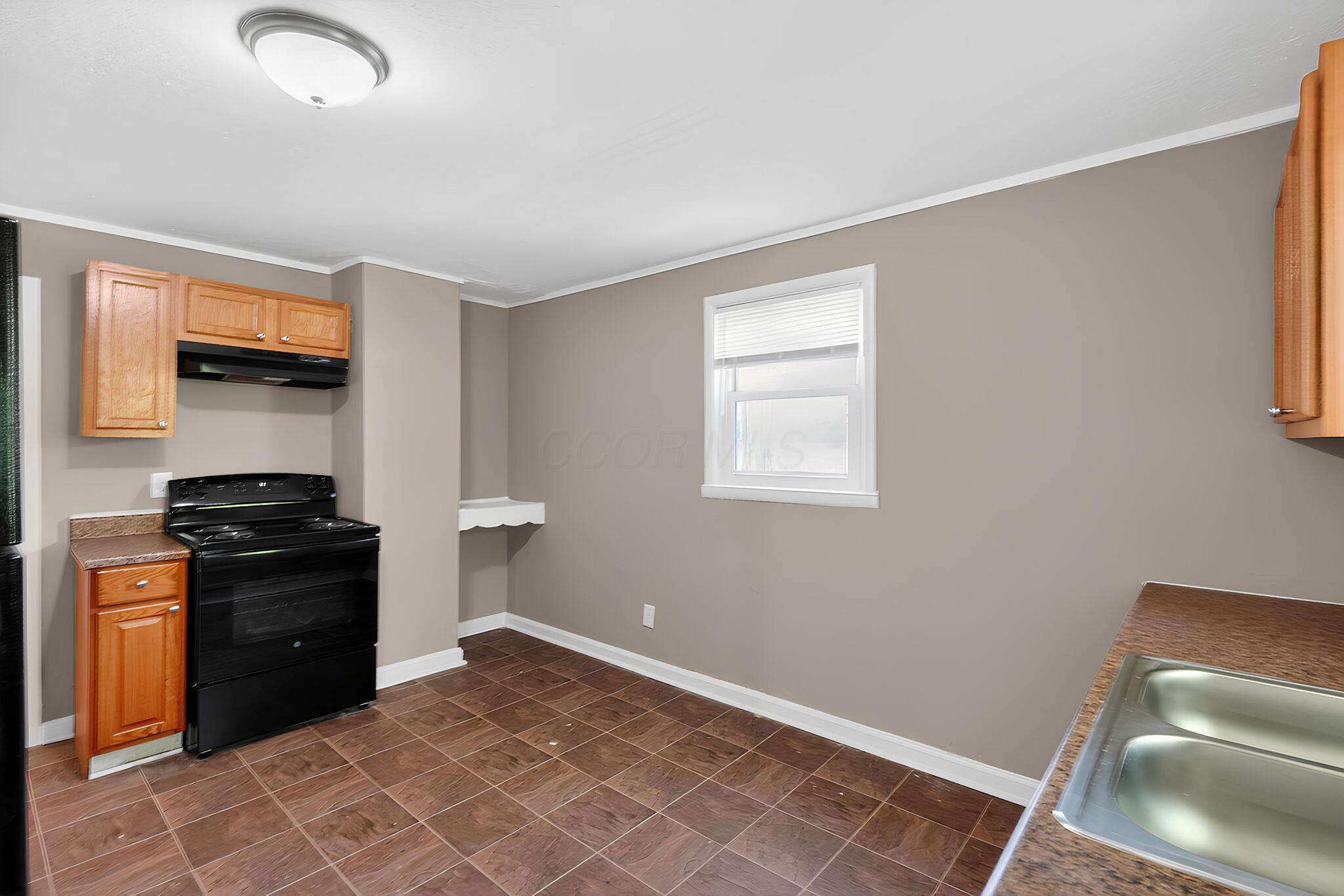 146 Wrexham Avenue Property Photo 17