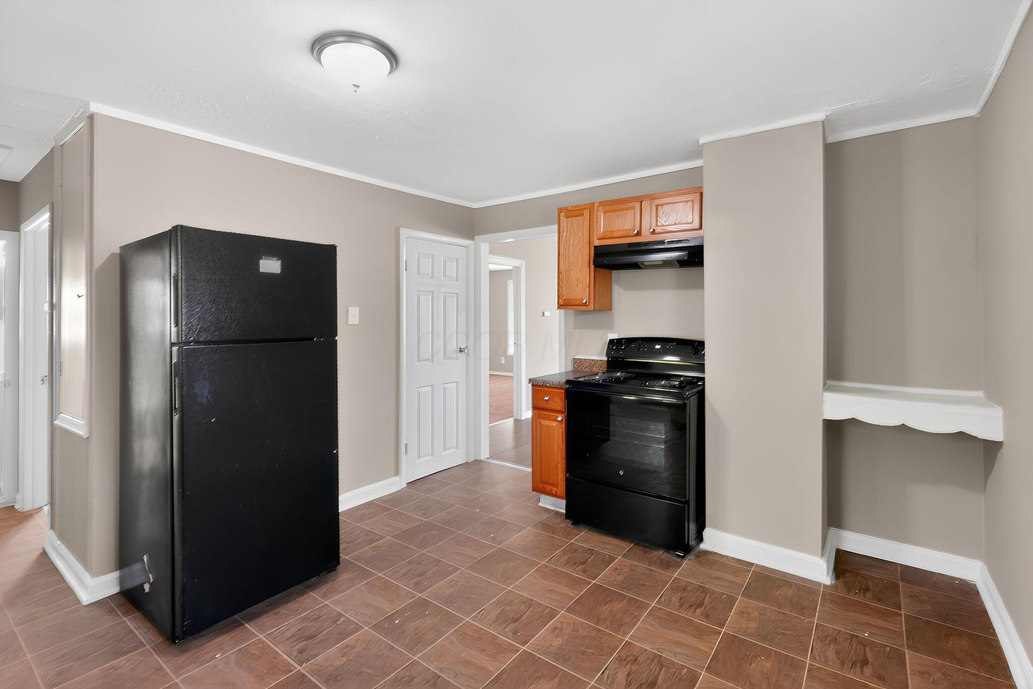 146 Wrexham Avenue Property Photo 18