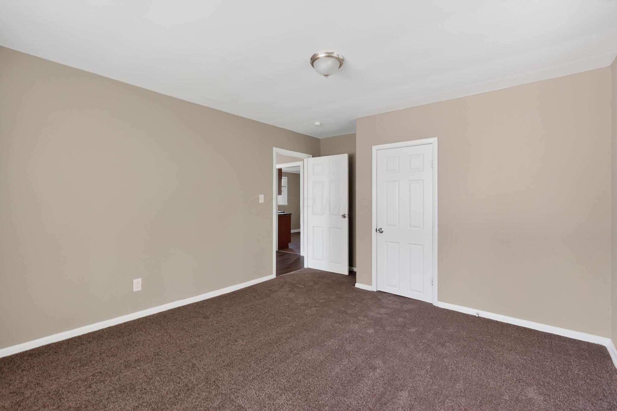 146 Wrexham Avenue Property Photo 20
