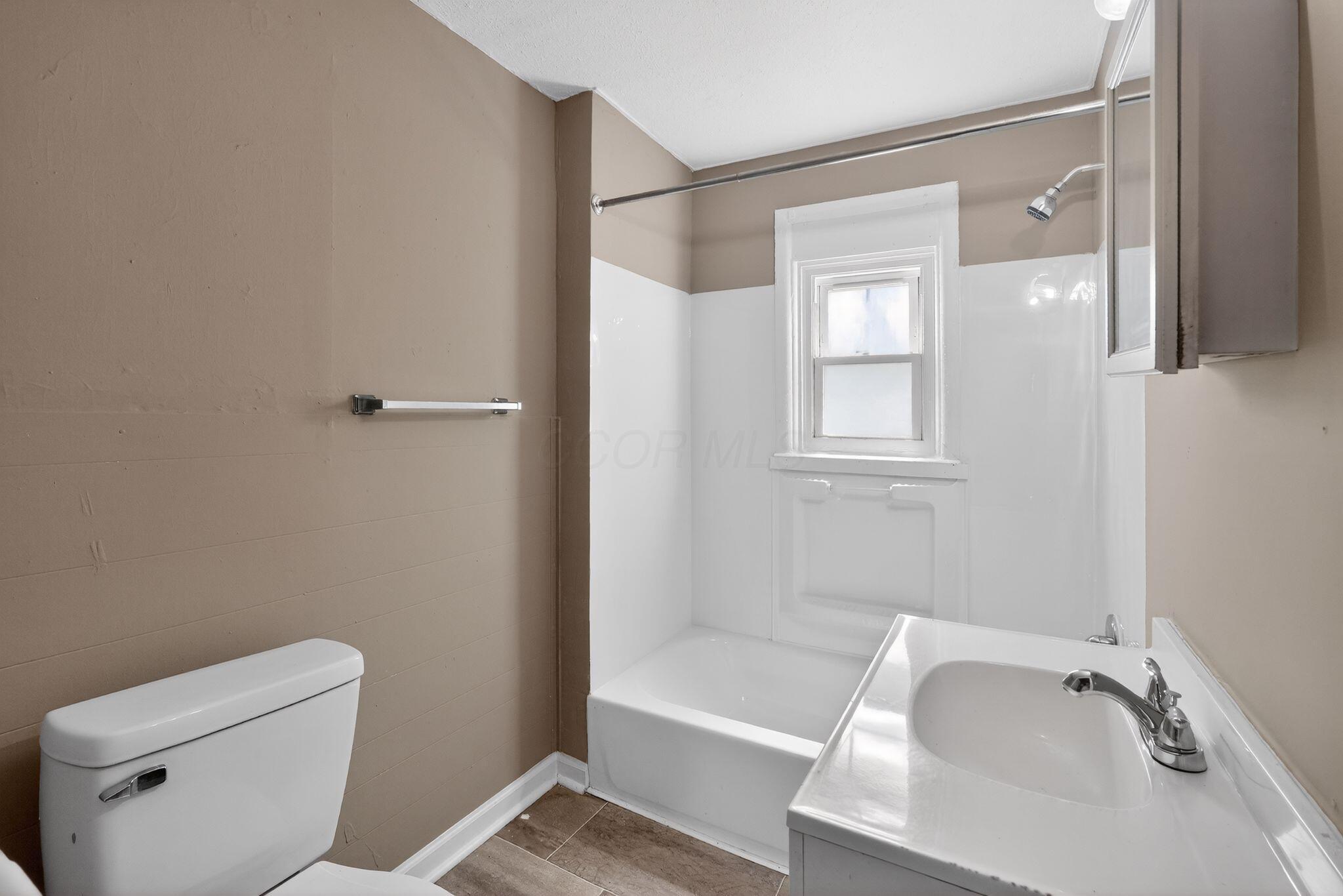 146 Wrexham Avenue Property Photo 22