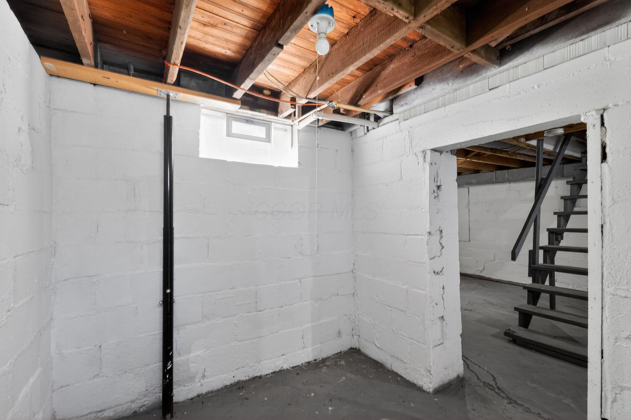 146 Wrexham Avenue Property Photo 25