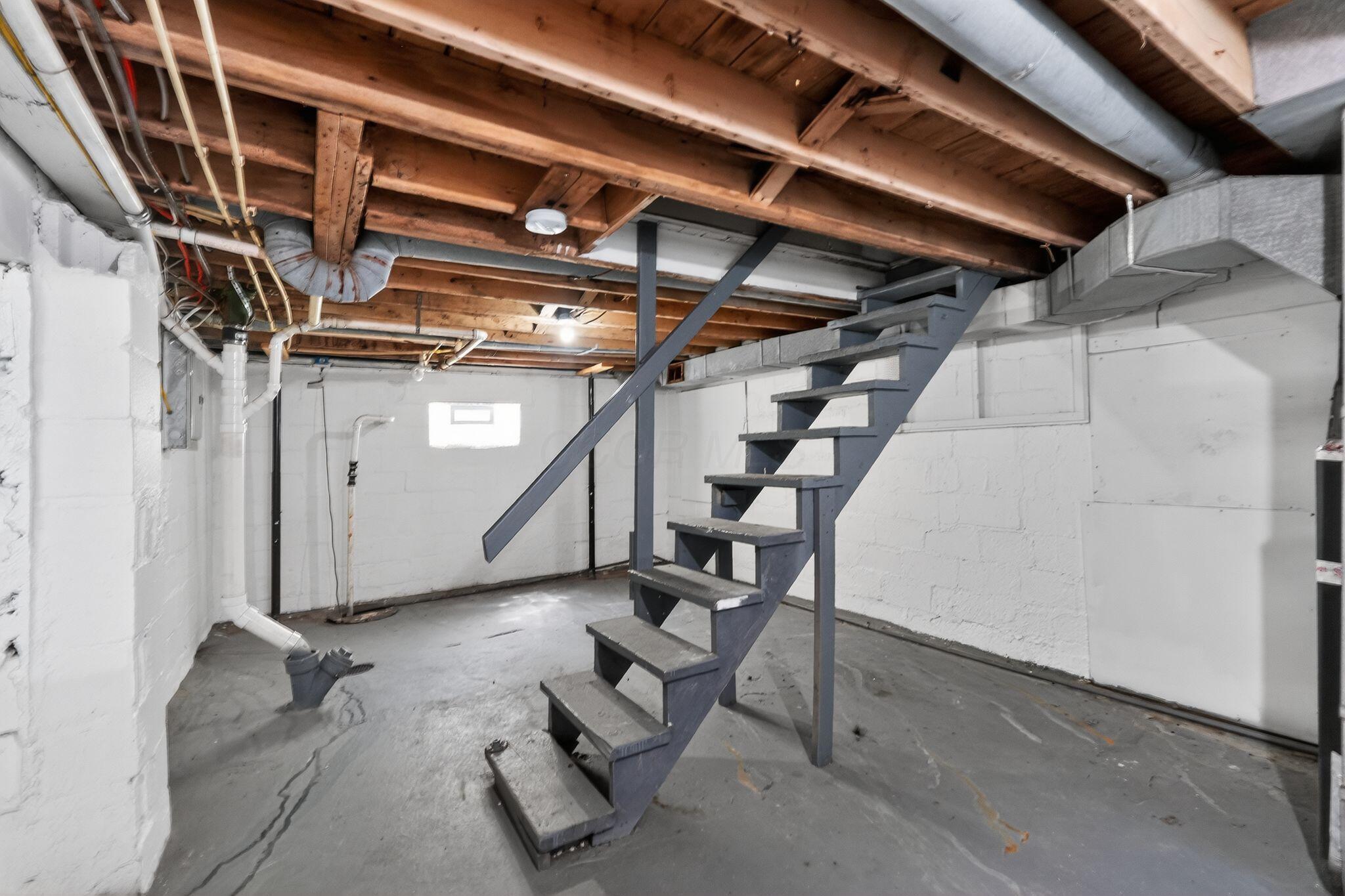 146 Wrexham Avenue Property Photo 29
