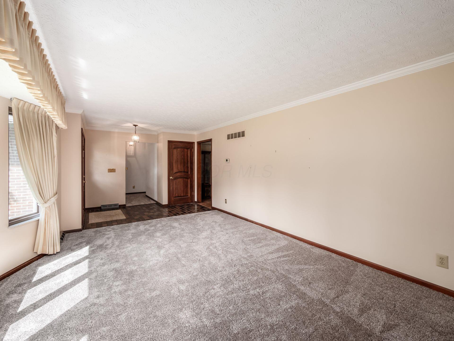 2434 Carriage Road Property Photo 11