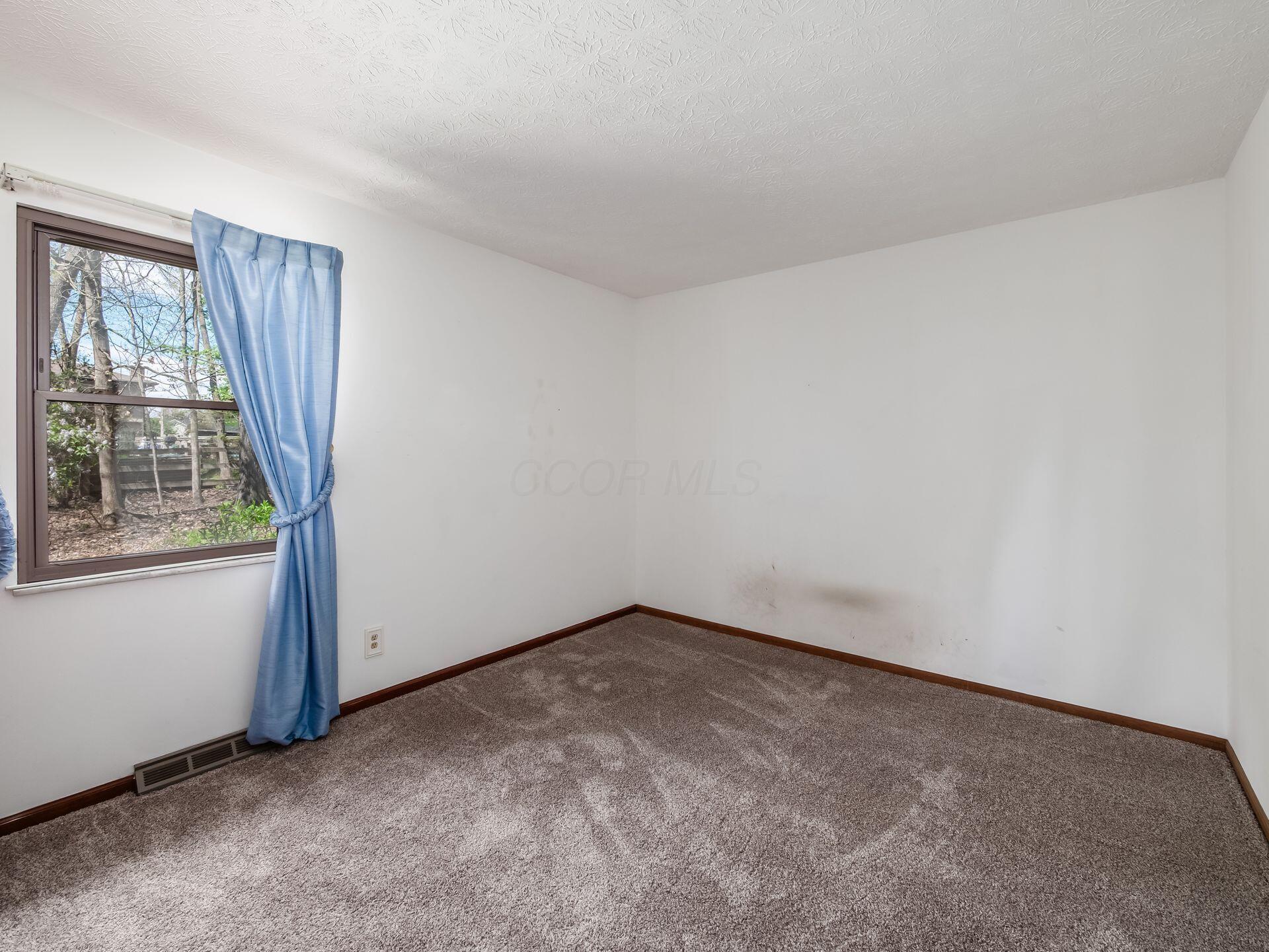 2434 Carriage Road Property Photo 35