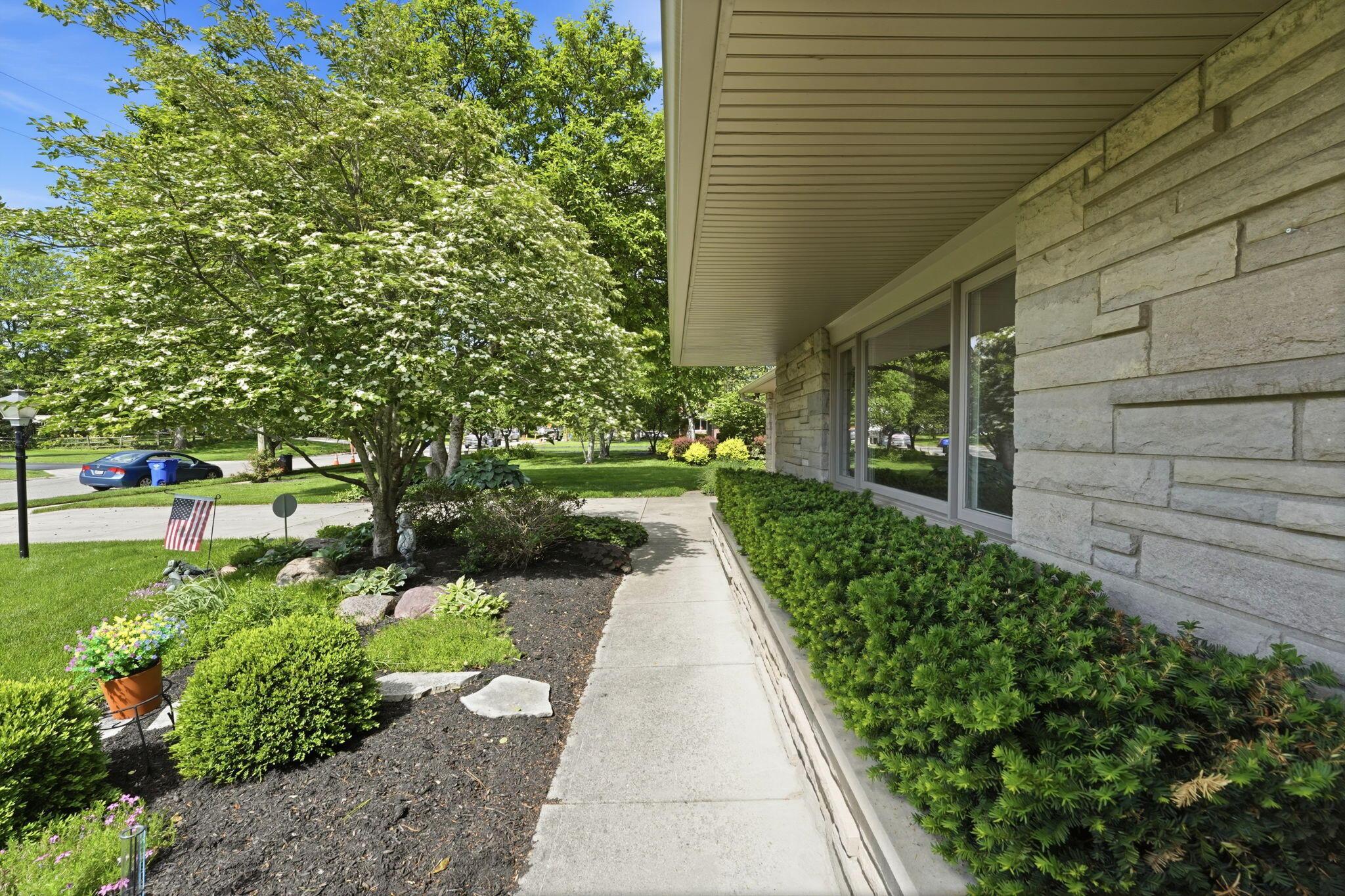 2290 Middlesex Road Property Photo 3