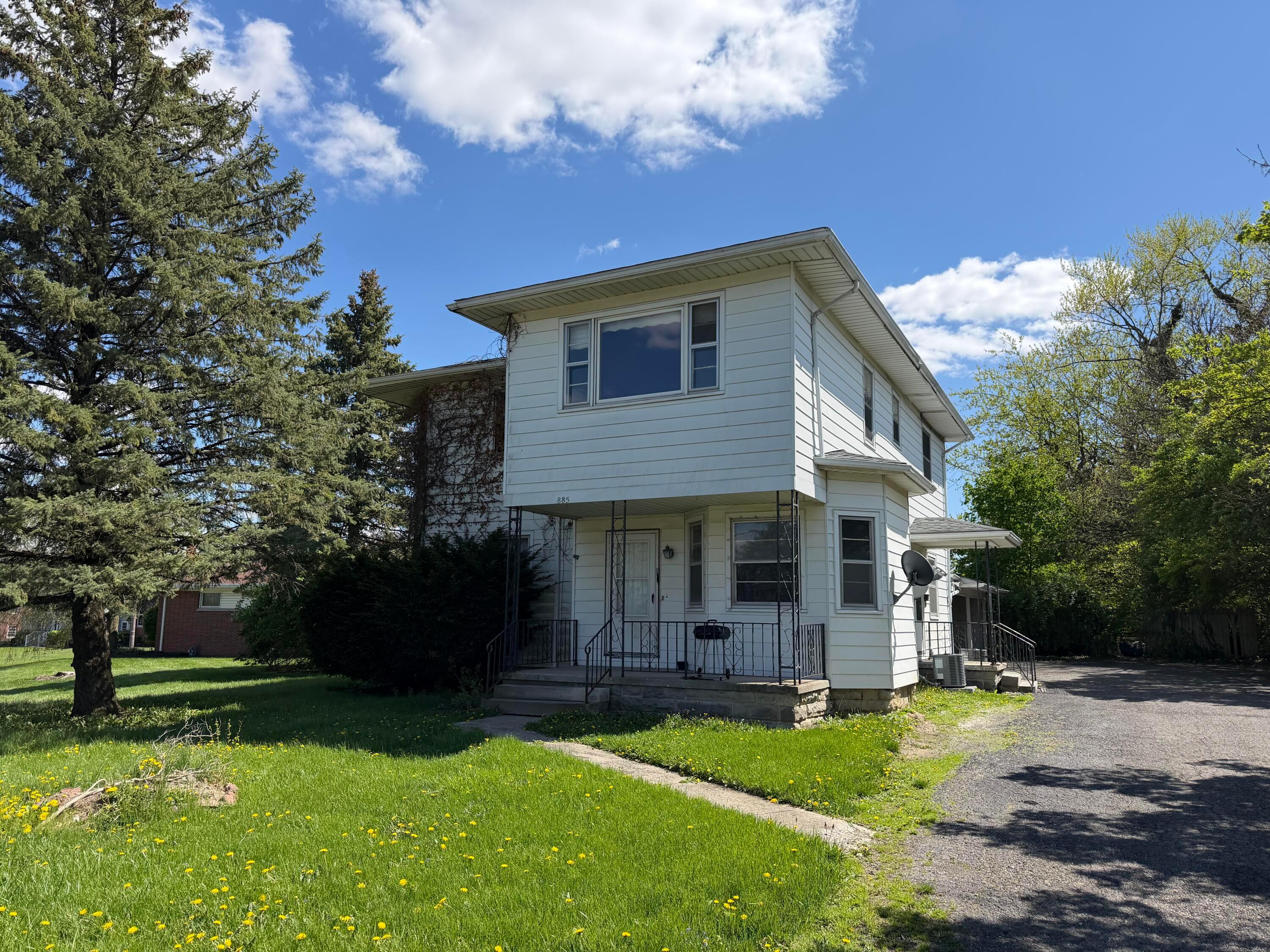 885 Mt Vernon Avenue Property Photo 1