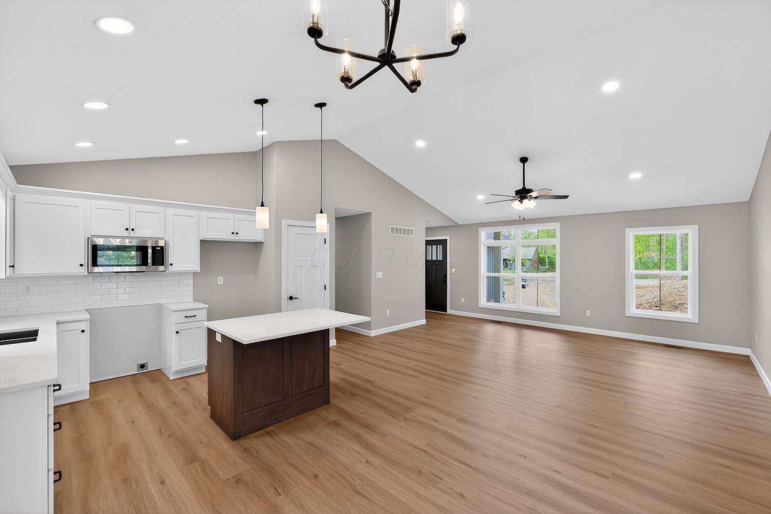 532 Floral Valley W Property Photo 13