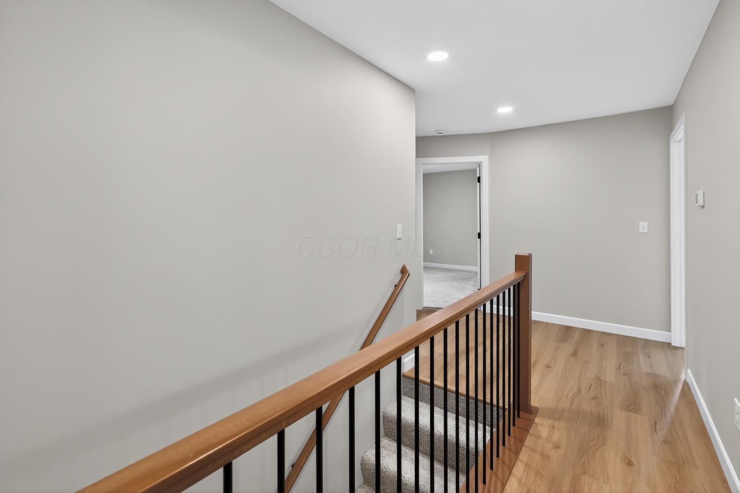 532 Floral Valley W Property Photo 18