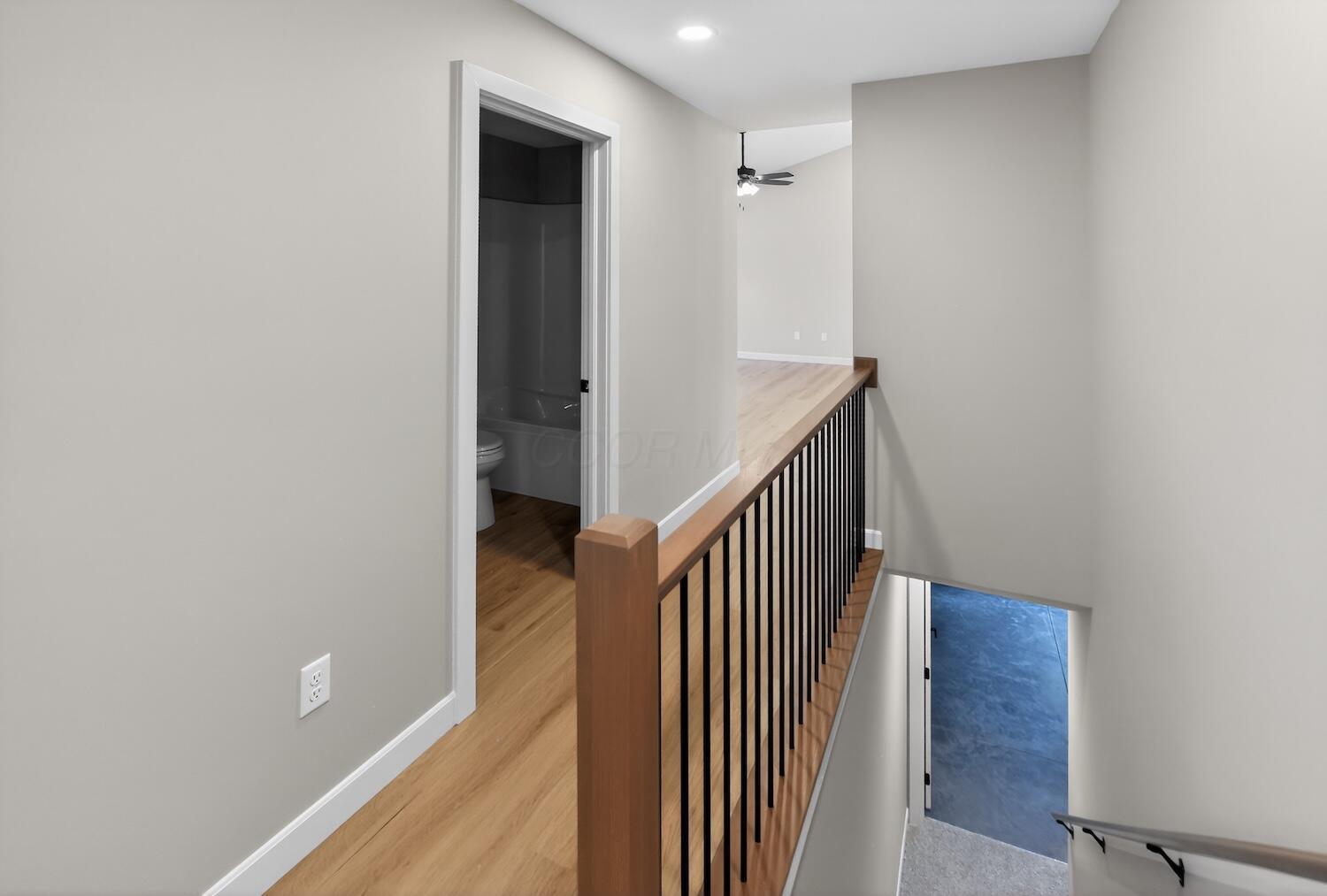 532 Floral Valley W Property Photo 19
