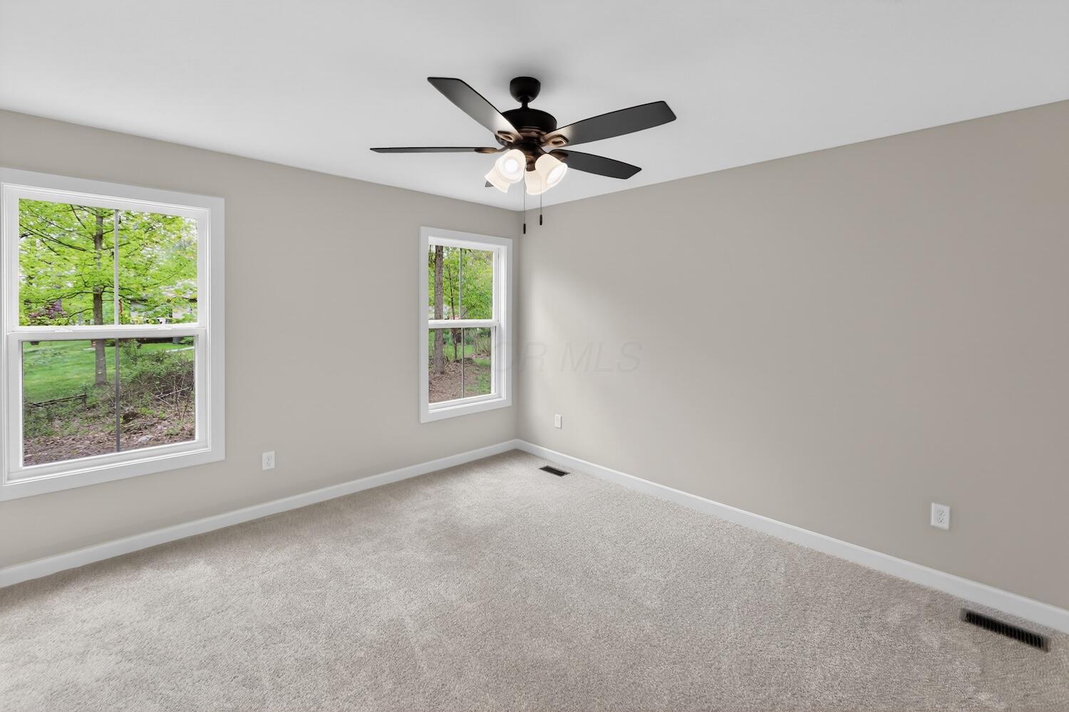532 Floral Valley W Property Photo 20